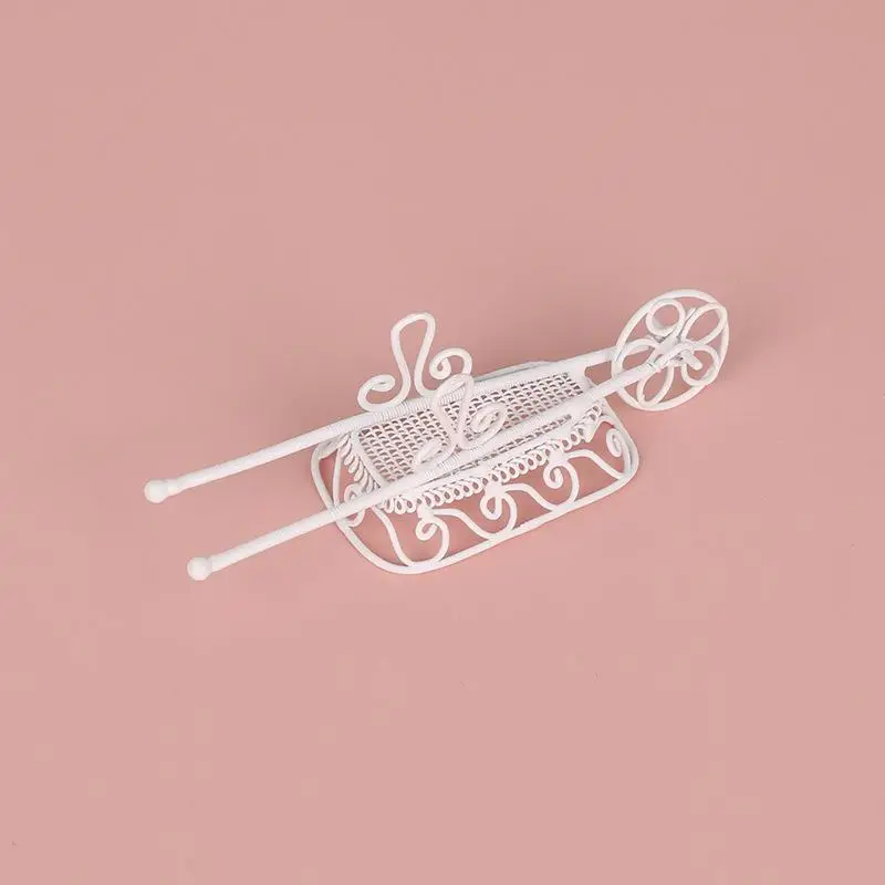 Encantador mini juguete de carrito de mano de hierro, decoraciones de escritorio Kawaii y regalo de herramientas de jardín para casa de muñecas, 1 Uds.