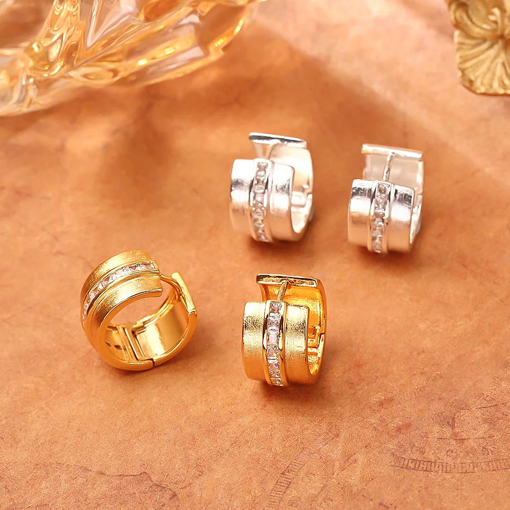 

Fashionable and elegant niche micro-paved zircon earrings, cool style earrings, temperament and personalized commuting earrings