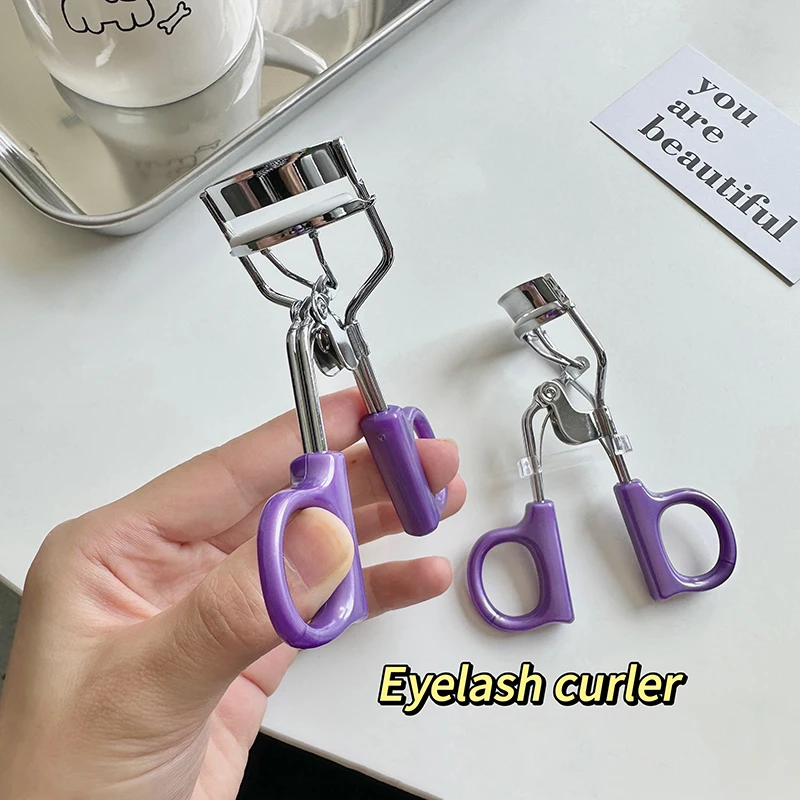 Confortevole e naturale autoinnesto colla per ciglia finte bigodino per ciglia in quattro pezzi non è facile da togliere.