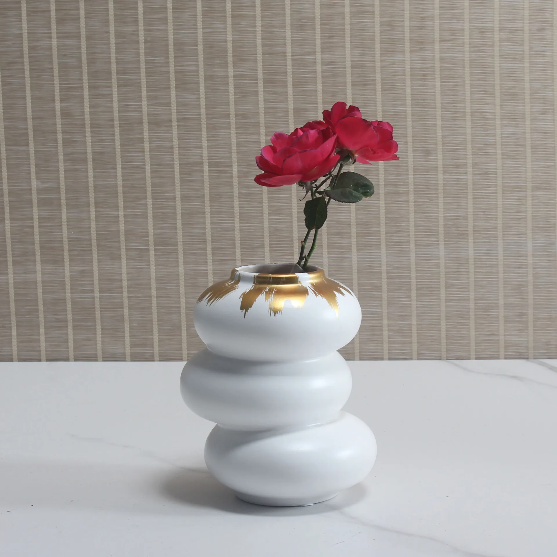 Nordic white pigment embryo ceramic vase, decorative vegetarian vase
