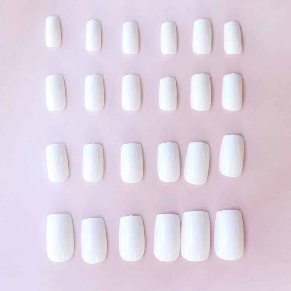 Short Square White Press on Nails, cor sólida, doce ponta francesa, pressione as unhas, prego bonito, 24pcs