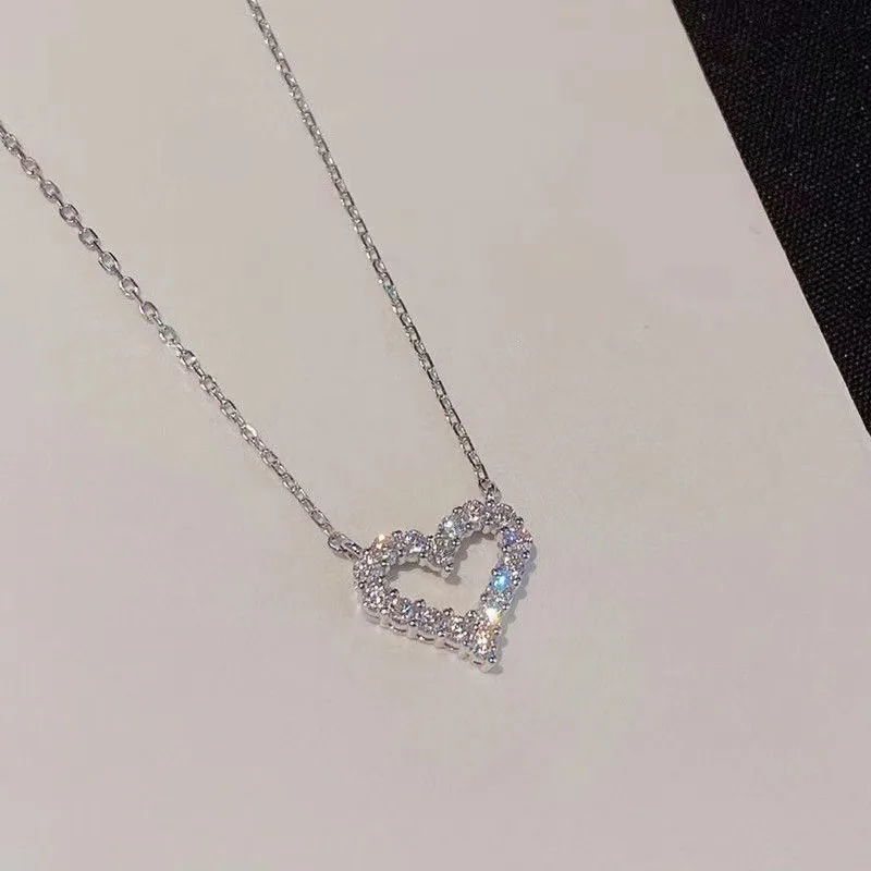 Sparkling Heart-shaped Women Zircon Pendant Necklace Hollowed Love Heart Collarbone Chain Female Light Luxury Neck Jewelry Gifts