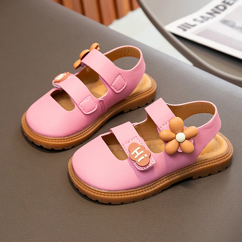 Sandali per ragazze estate nuovo fiore Beige scarpe da bambina rosa rossa fondo morbido antiscivolo bambini bambino mezzo sandali scarpe da ragazza