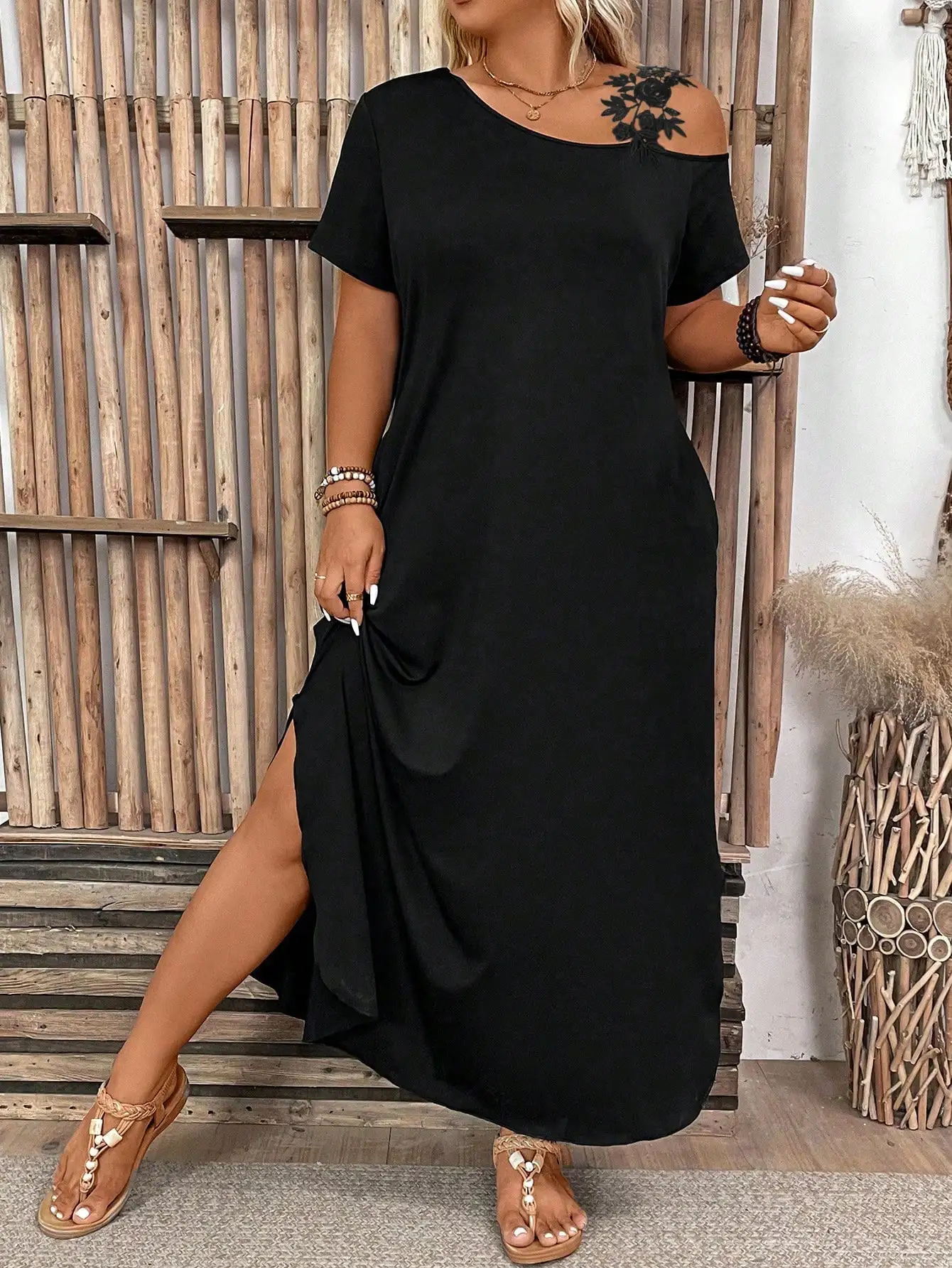 

Plus Size Women Asymmetric Shoulder Embroidery Lace Short Sleeve Side Slit Pocket Maxi Dress Casual Summer