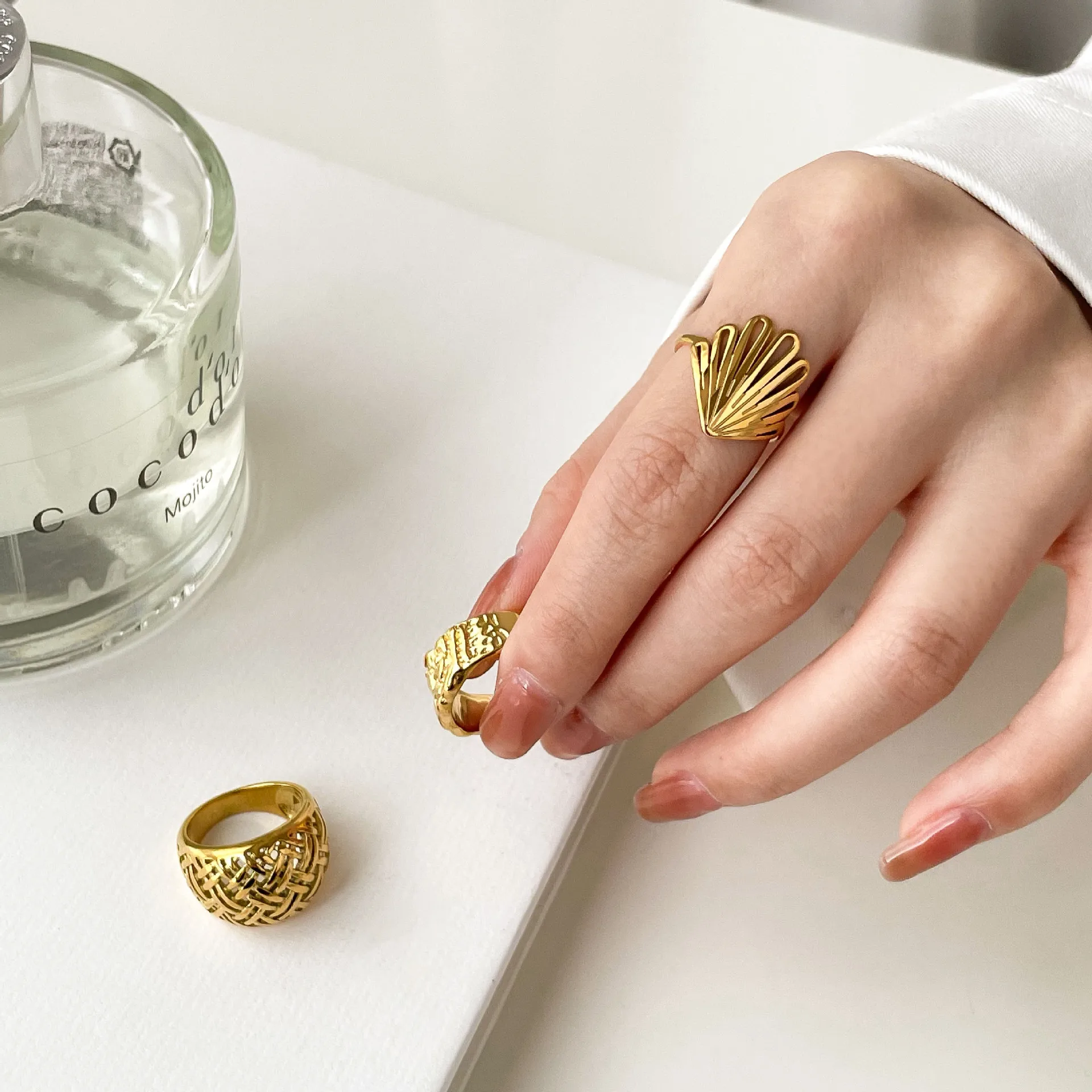 

Exaggerated Personali Nightclub Peaco Fan Titanium Steel Ring Plated 8K Gold Versatile Finger Ring for Index And Middle ...