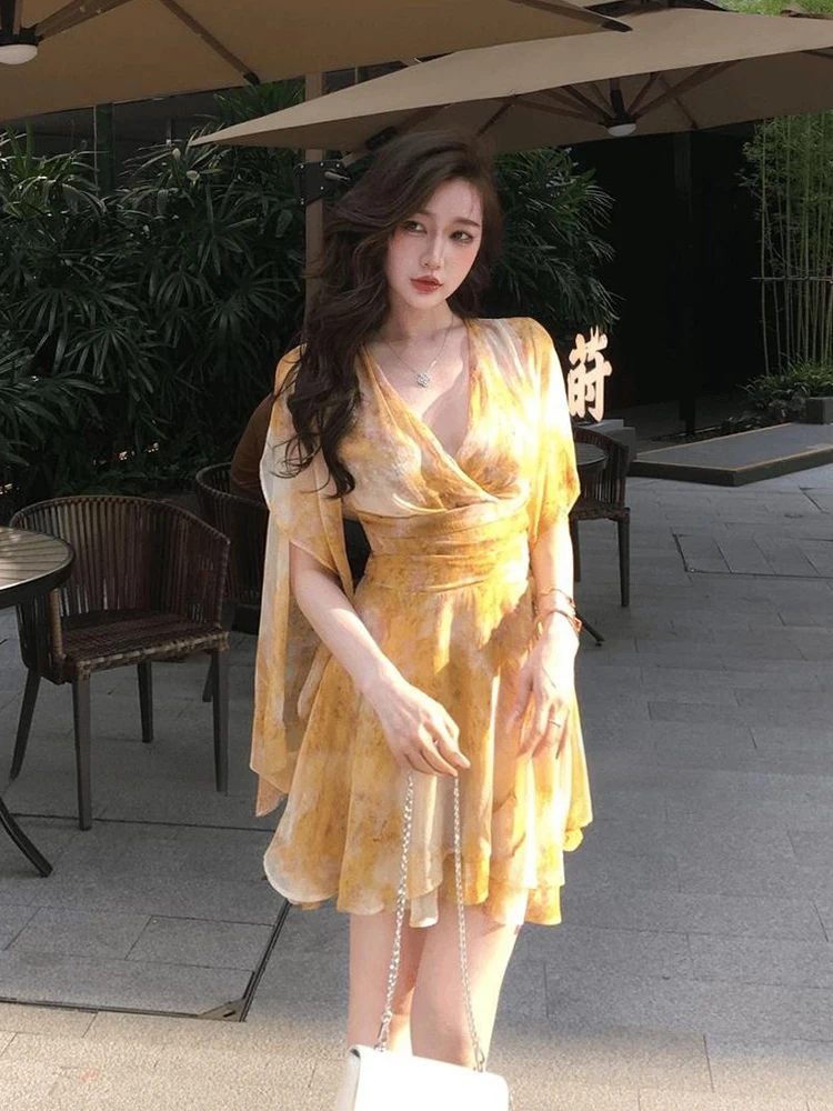 

Yellow Floral Print Short Dress with Puffy Sleeves Slimming Waist Design for plus Size Women Comfortable A-Line Silhouette
