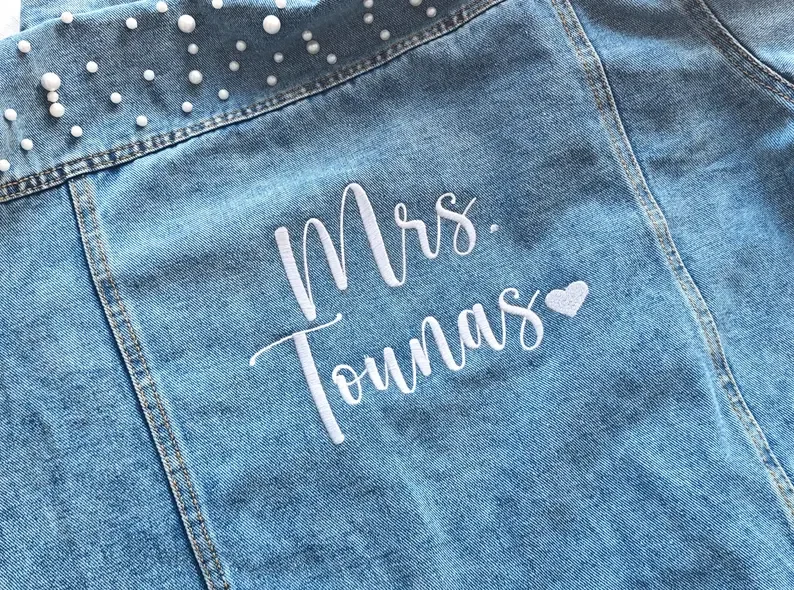 Vestes de mariée brodées en perles pour Mme Jean, veste en Jean de mariée personnalisée, cadeau de mariée personnalisé, manteau en Denim avec nom personnalisé
