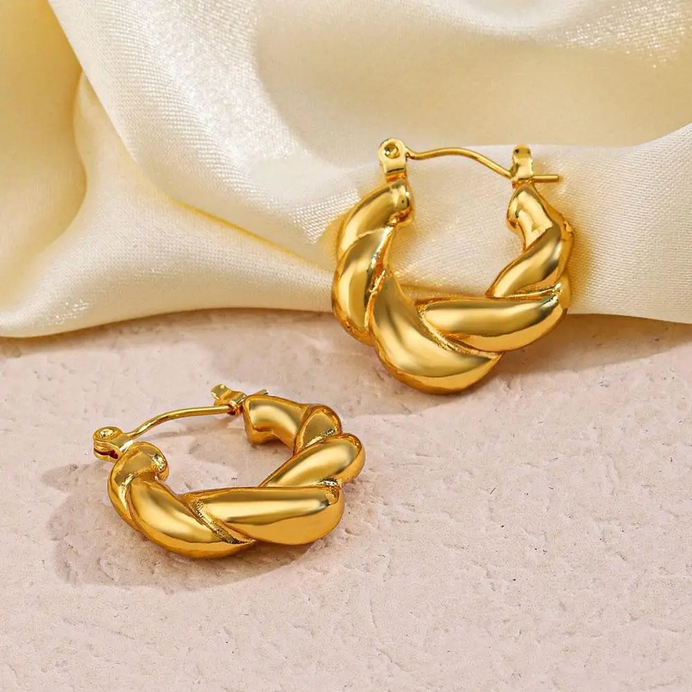 

Retro Simple Niche Design Sense Gold Croissant Earrings Women's New Style Personality Earrings Stud Jewelry Gift Accessories