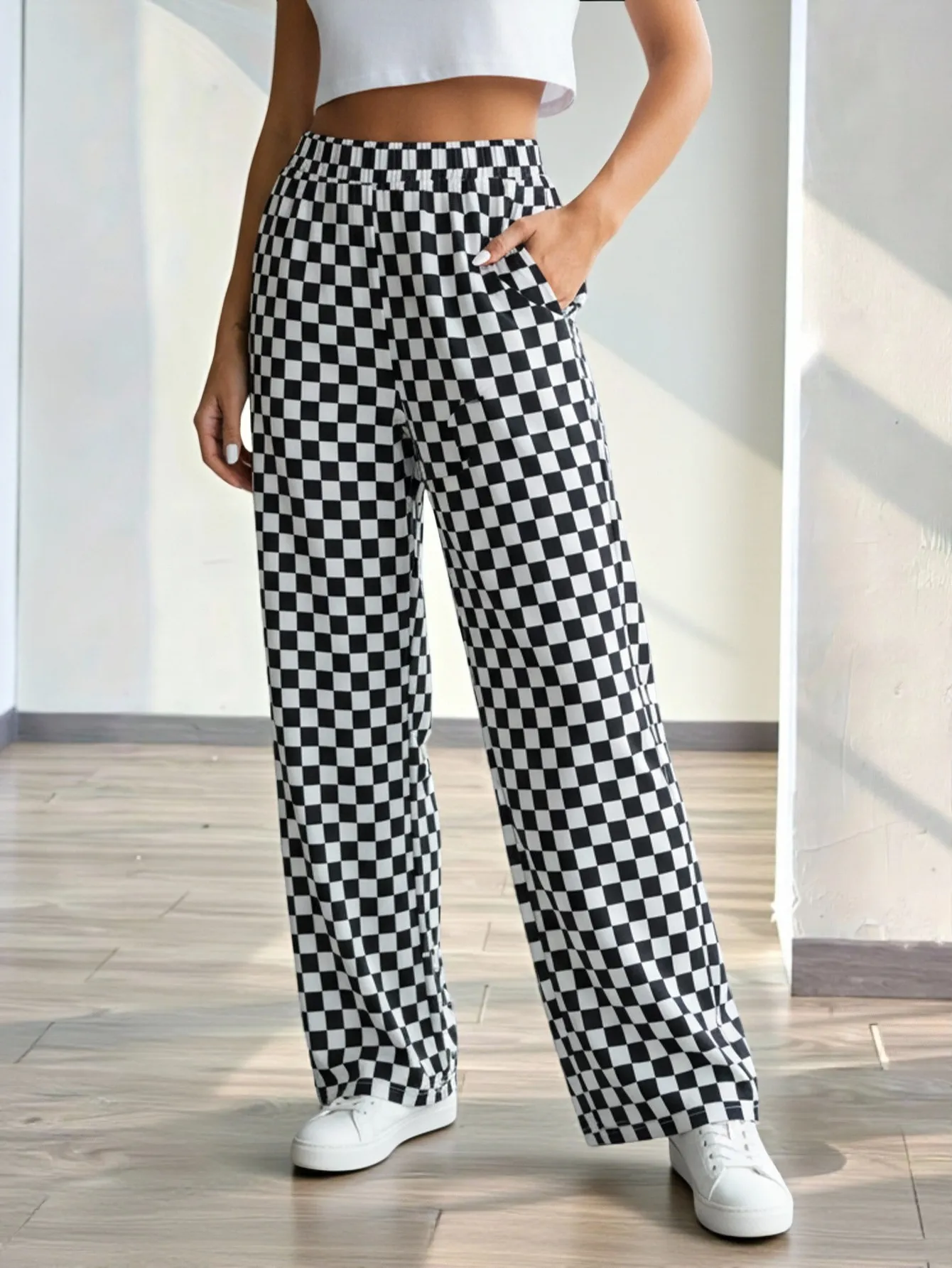 

Women's Black White Checkerboard Print Wide Leg Pants Elastic Waist Casual Trousers with Side Pockets for Comfortable Wear