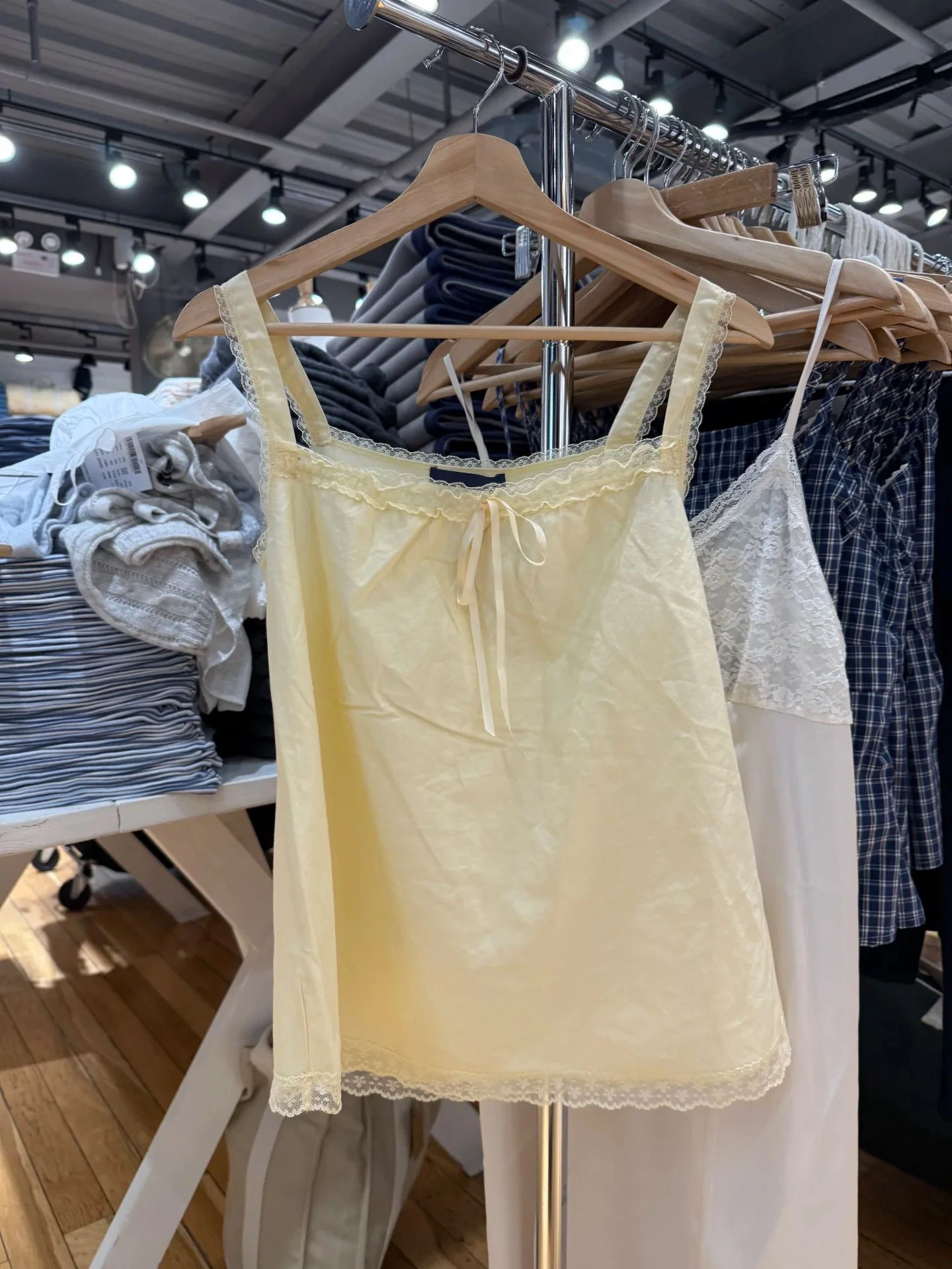 タンクトップ レディース 夏 レース トリム イエロー レースアップカラー ノースリーブ コットン キャミソール 女性 甘い 可愛い プレッピースタイル ベスト Y2K トップス