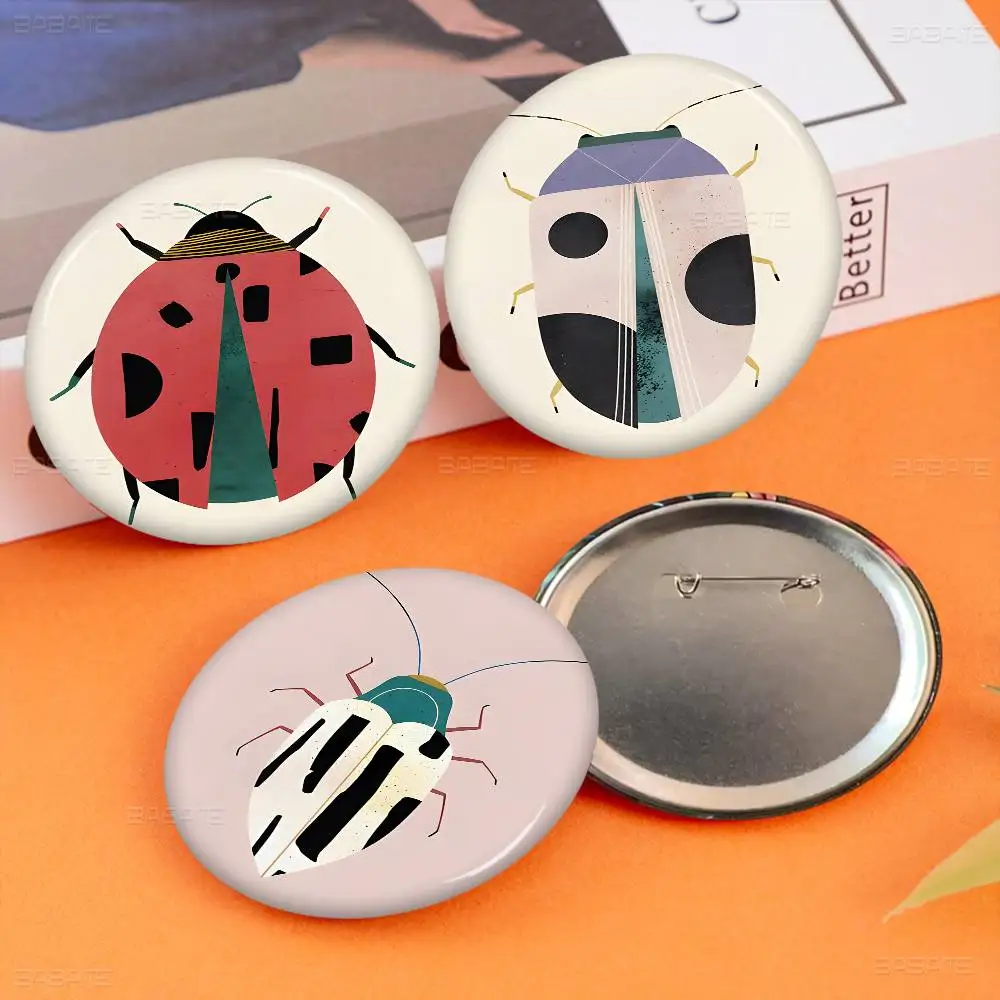 

Butterfly Wall Art Ladybug Tiger Moth Beetle 32/44/58MM Customizable Button Pins Creative Badge Jewelry Decor Gifts For Friends