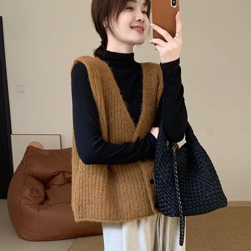 

Elegant Ladylike Style Coarse Yarn Loose Vest Spring New Women's Clothing Korean Version Versatile Layered Sleeveless Tops