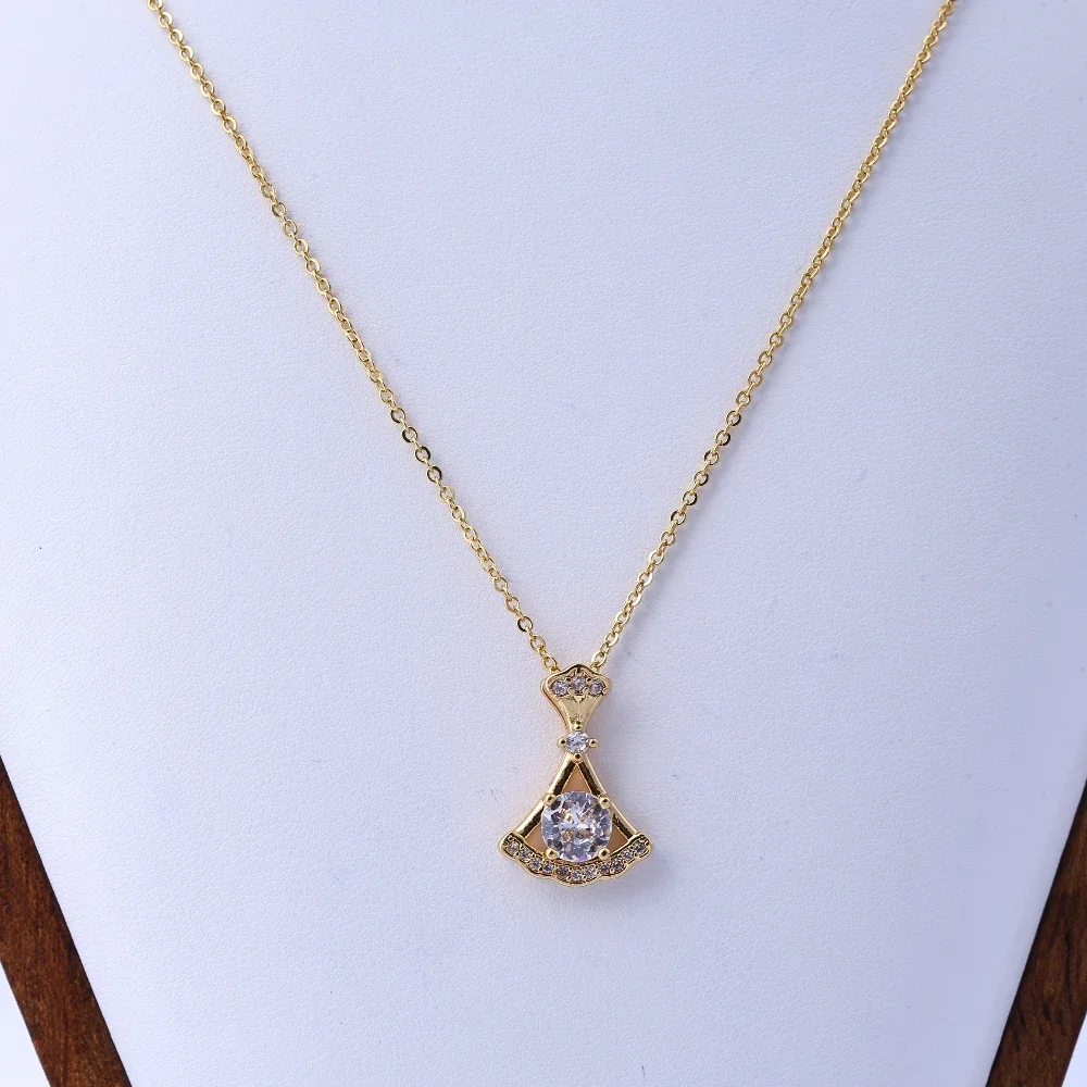 Elegante collana in acciaio al titanio, ciondolo gioielli di lusso da donna, decorazione versatile per l'estate, catena leggera con clavicola