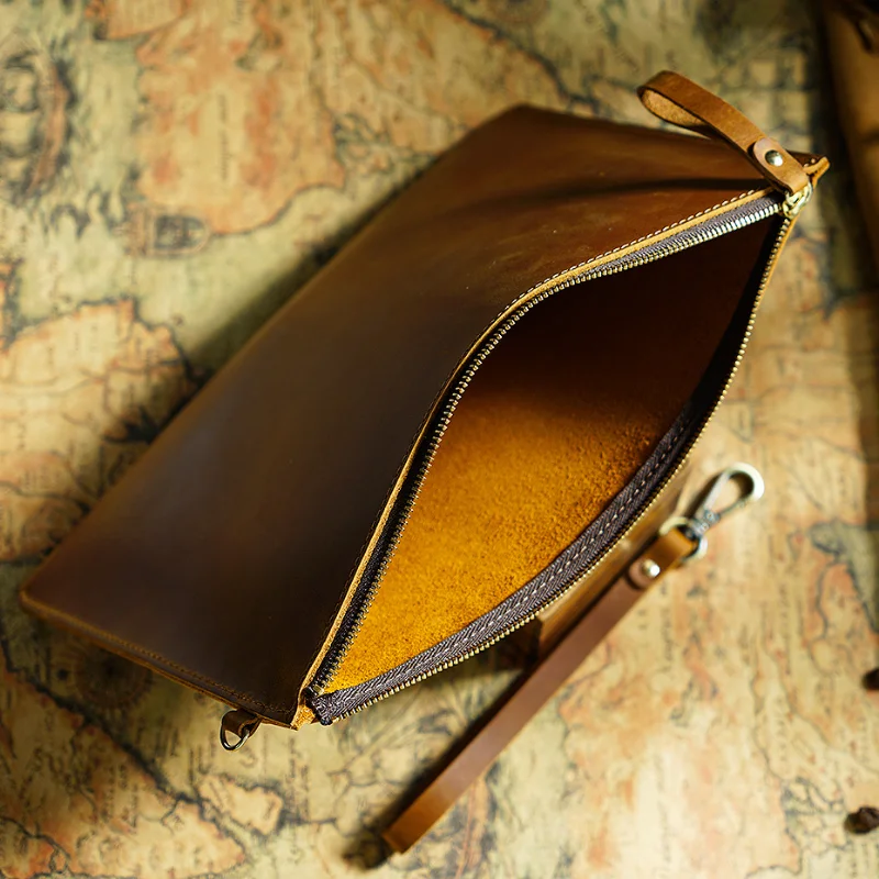 حقيبة يد AIGUONIU كلاسيكية من الجلد الطبيعي للرجال بنمط مغلف كلاسيكي مع حزام معصم كاجوال