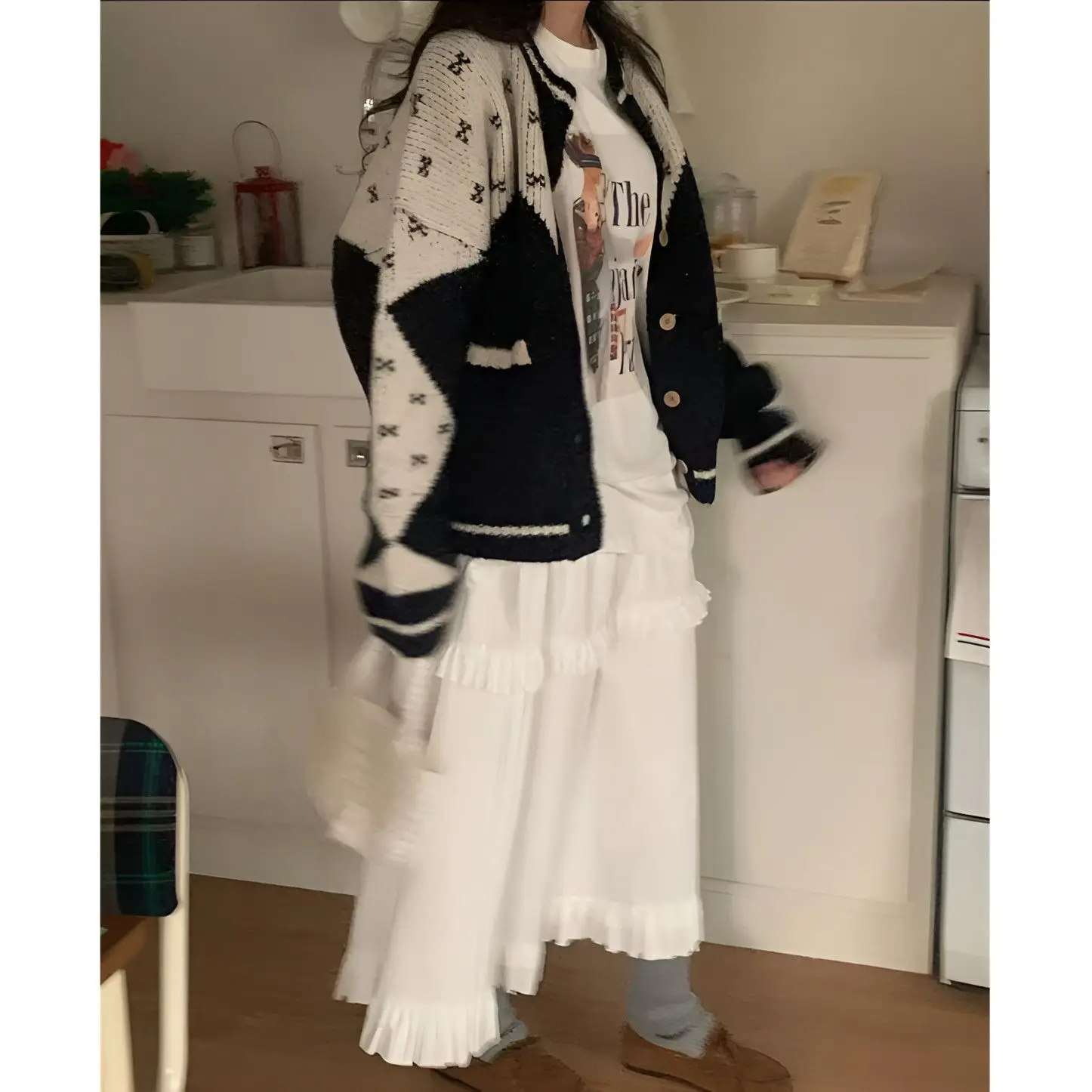 

Design Sense Crew Neck Jacquard Thickened Sweater Jacket Women's Loose Soft Waxy Lazy Knitted Sweater Top