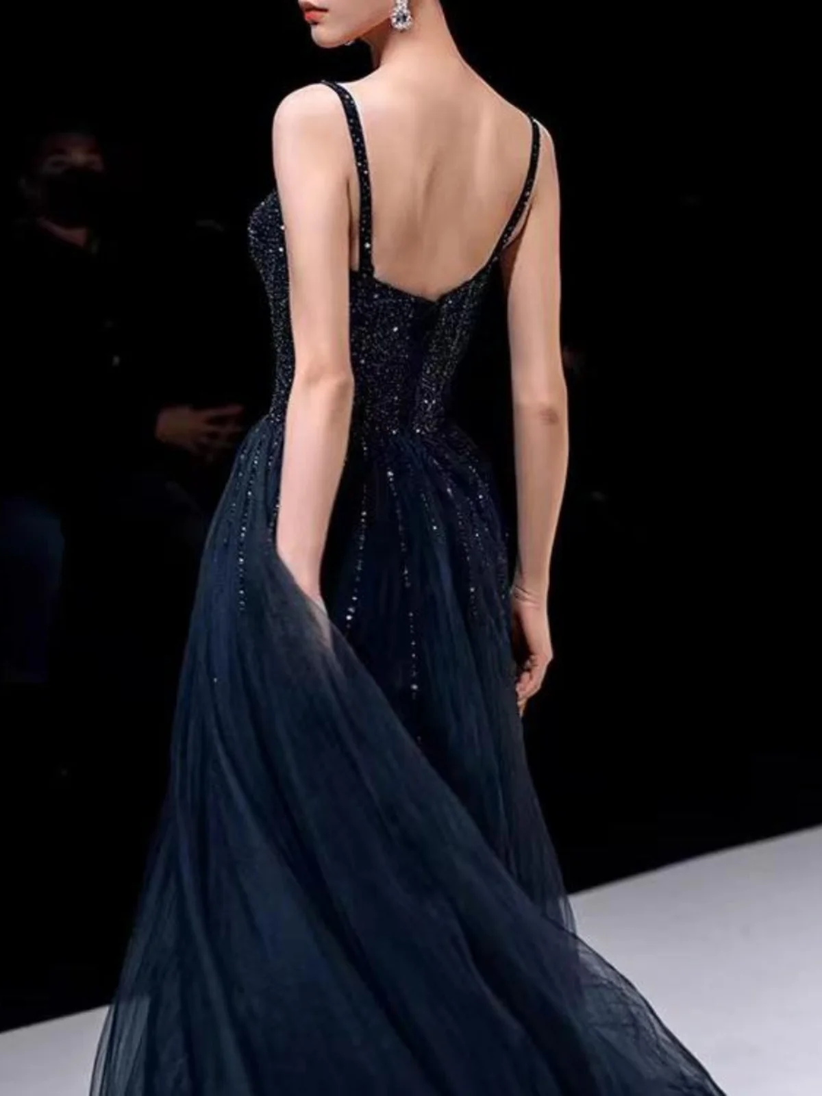 Ele Blue Strapl Evening Gown for Performances And Parties Ball Gown Sle Sequin Detail Midi Length Polyester Fabric