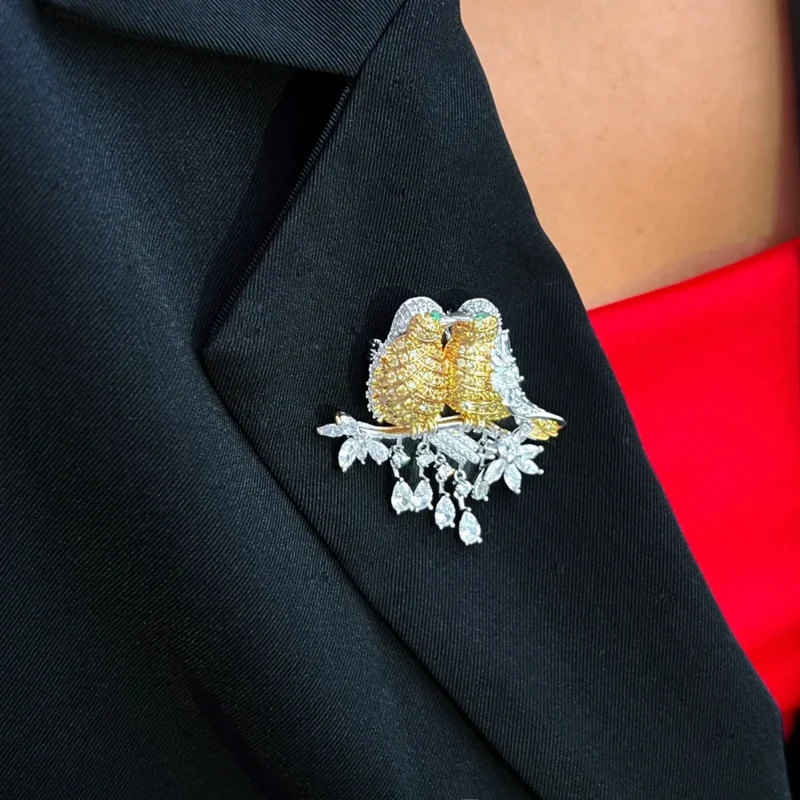 

New fashion light luxury color micro-inset zircon brooch WOMEN'S suit accessory battery love bird corsage