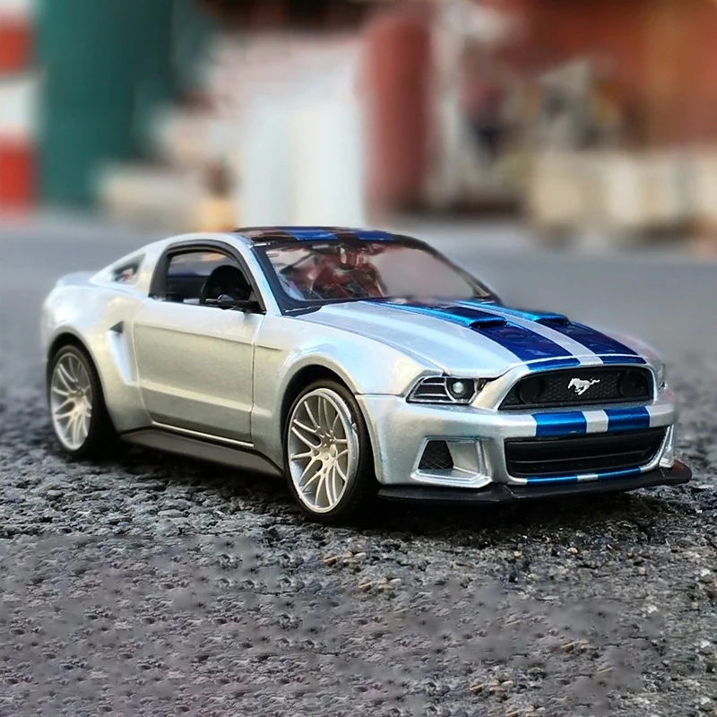 Maisto 1:24 Ford Mustang Street Racer 2014 alliage voiture moulé sous pression et jouet véhicules modèle de voiture Miniature échelle modèle de voiture pour les enfants