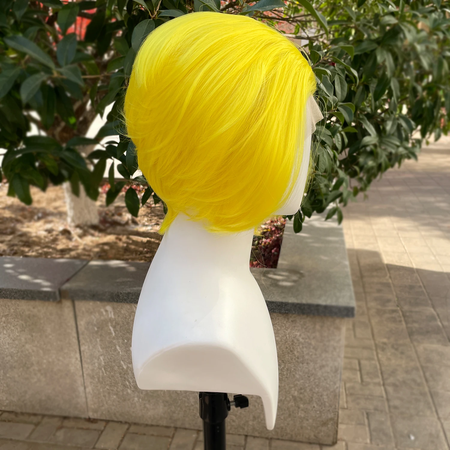 ライトイエローのショートボブカット、合成繊維レースフロントウィッグ（男性用コスプレウィッグ、女性用ナチュラルヘアライングルーレス13x4レースフロントウィッグ）
