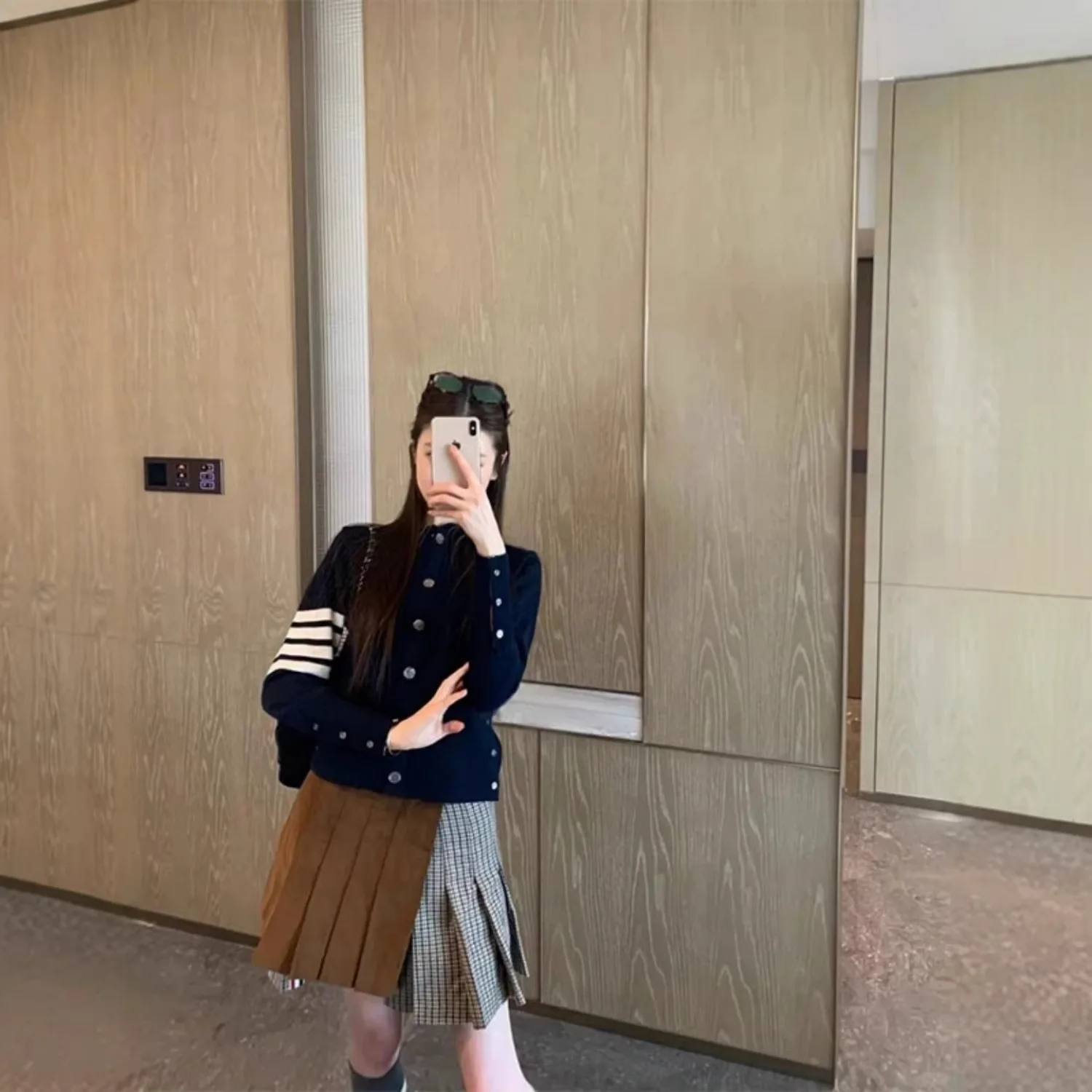 

Women's Knitted Set Single Button Plaid Splicing Skirt Slimming Style Korean College Fashion Anti-Aging Spring Summer