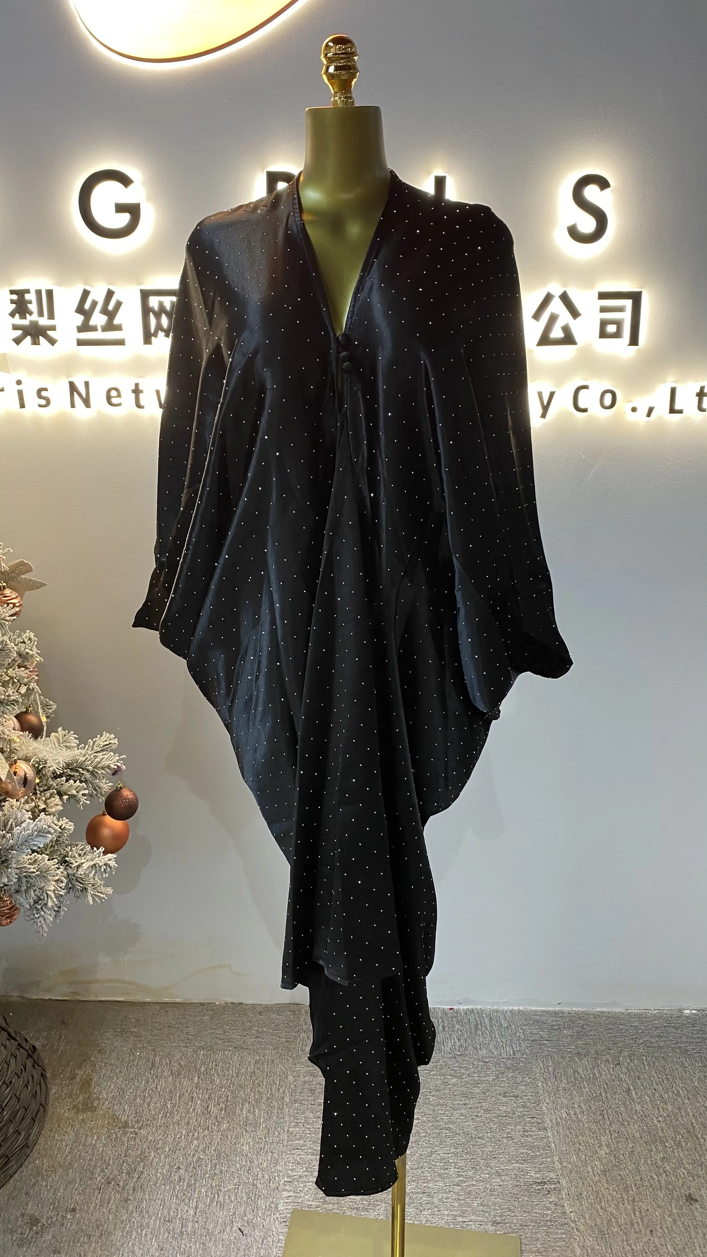 

A versatile two-piece set inspired by Dubai, featuring a polyester Abaya robe jacket.-GZXX146