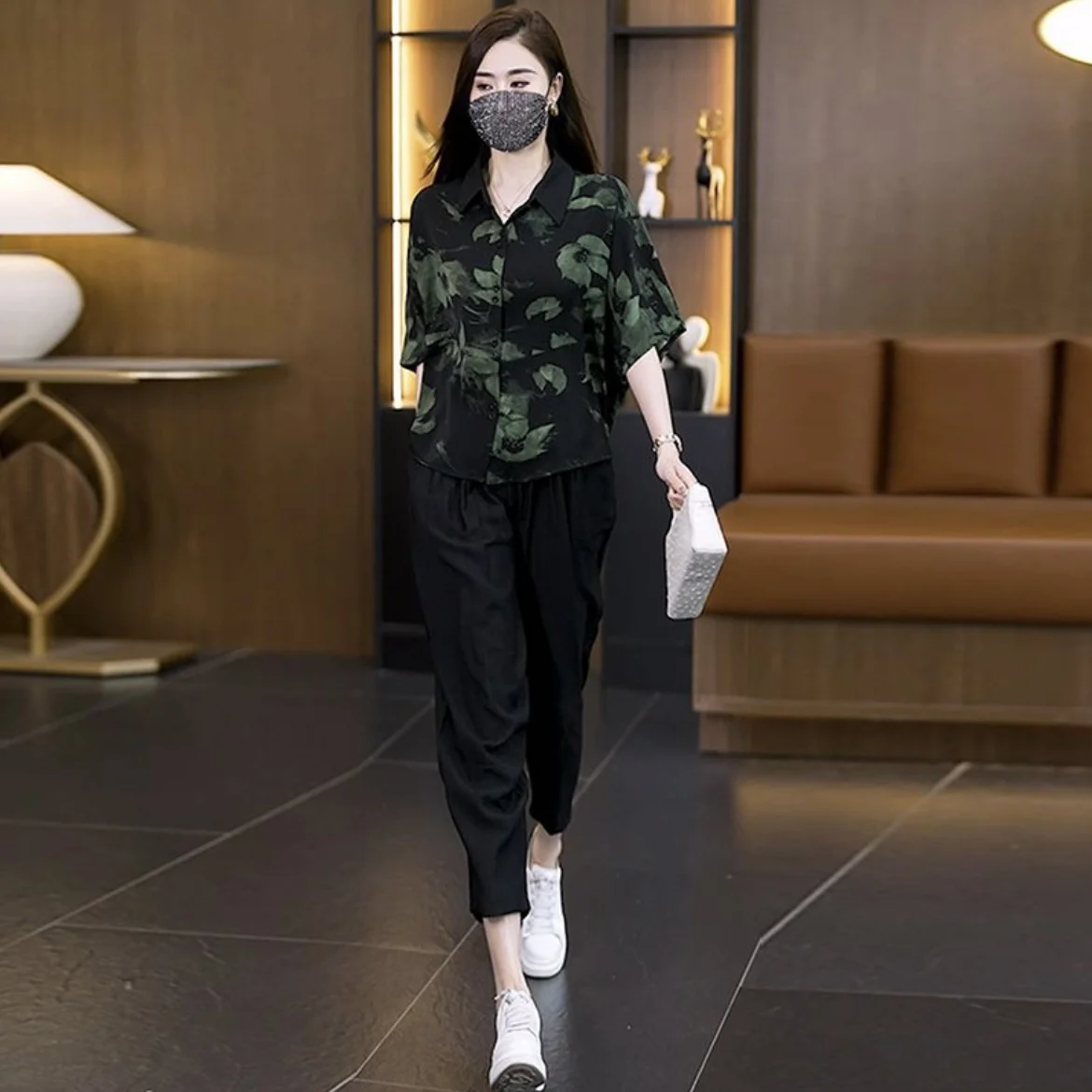 قمصان نسائية قصيرة الأكمام مشروط مقصوصة ملابس الشارع الخارجية Harajuku قميص عصري فني للشباب ذو مظهر حضري