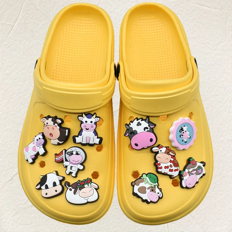 

wholesale Cute cow cow hole shoes shoes flower shoe buckle DIY personality soft rubber PVC detachable garden shoes decoration