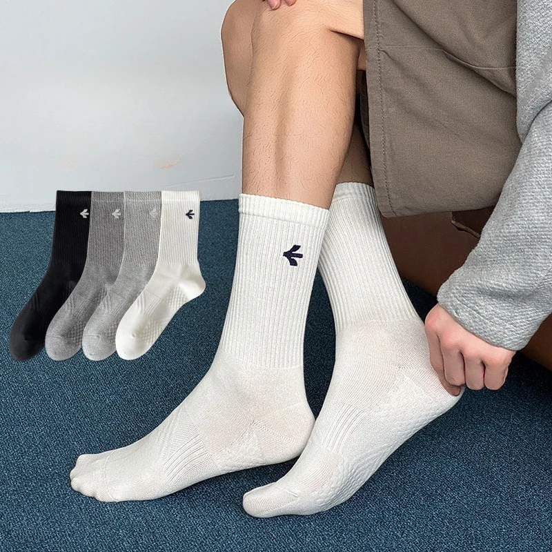 4 pairs Men Socks New Autumn Simple Solid Color Casual Sports Socks Man Breath Sweat Absorbing Elastic Embroidery Long Socks