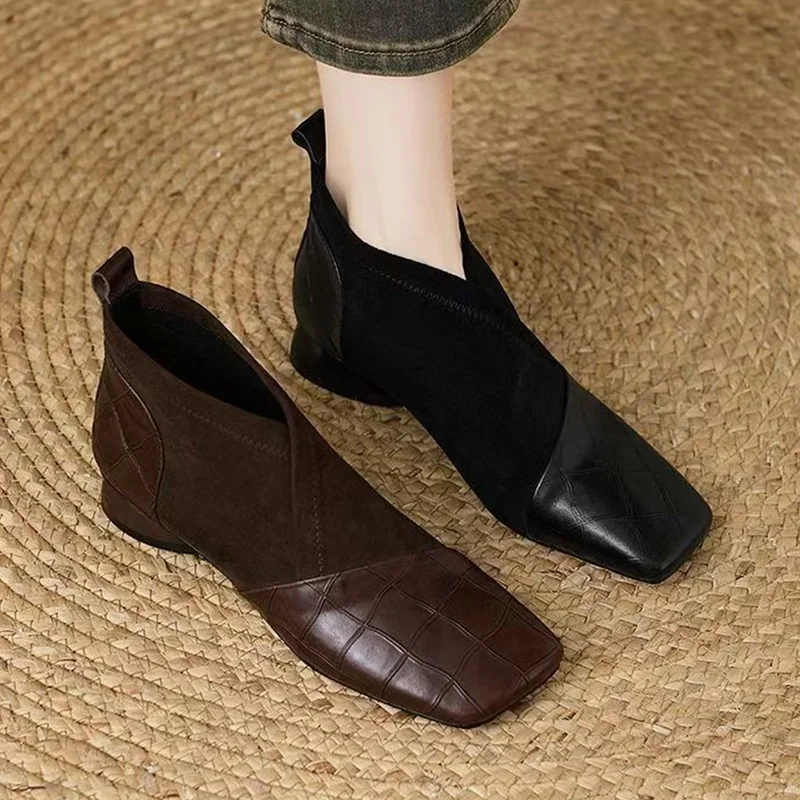 ساحة تو النساء حذاء من الجلد كعوب الموضة الأحذية 2025 الشتاء الاتجاه مضخات تشيلسي الأحذية مصمم جديد ريترو فاخر Mujer بوتاس