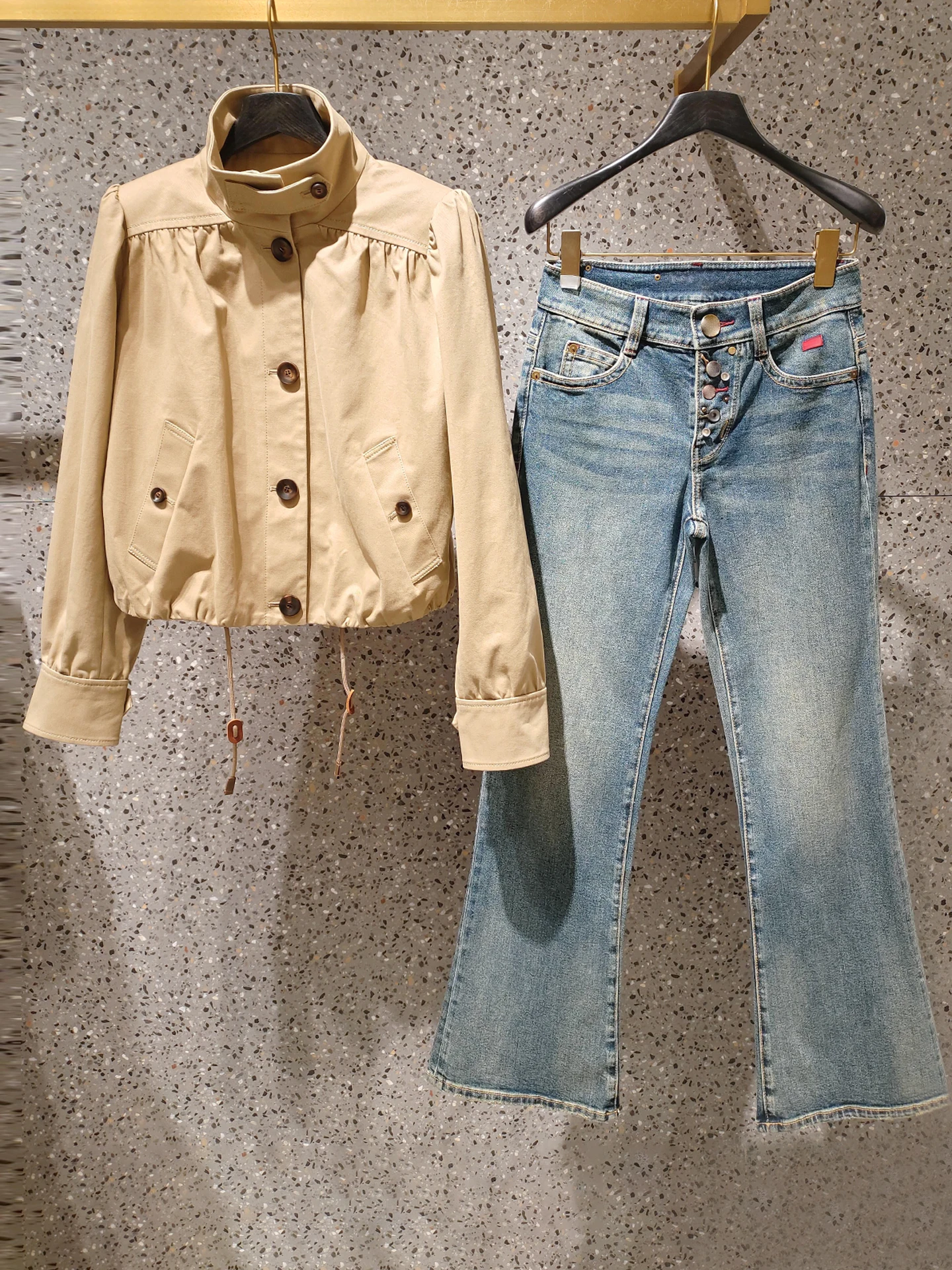 

Женская укороченная куртка с высоким воротником и шнурком, весна 2026, для повседневной носки, стандартный крой, из других материалов, с длинными рукавами