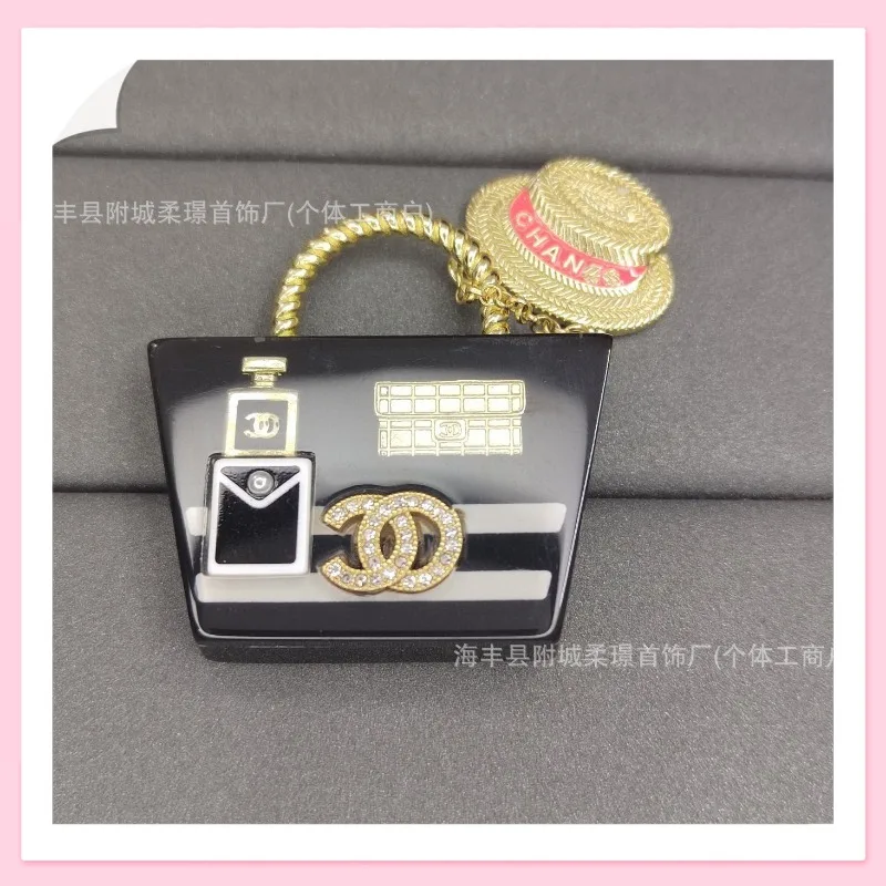 

High Version Xiaoxiang Double Pearl High-end Brooch Niche Temperament Live Broadcast Supply Batch