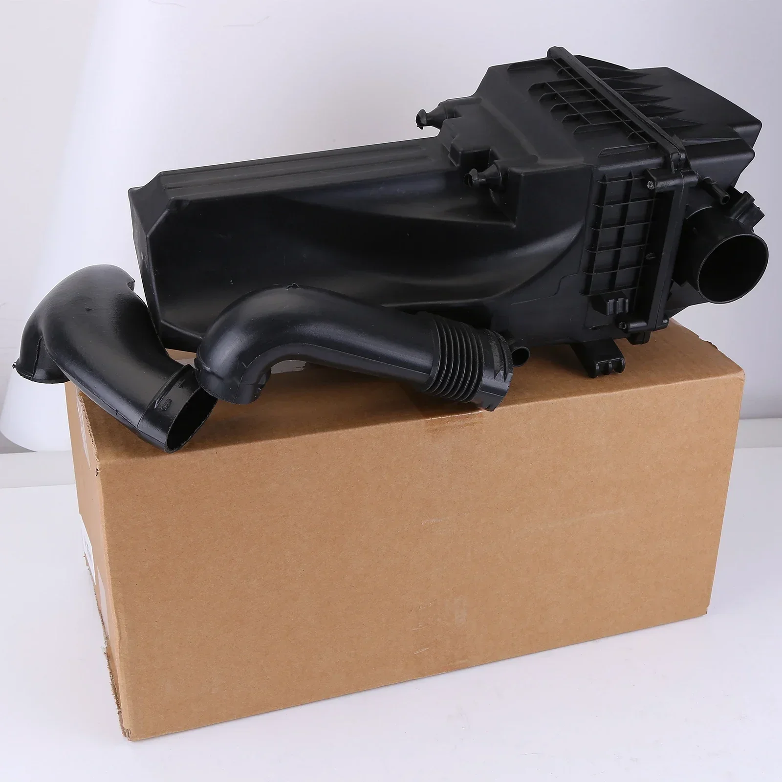 

Plastic Car Accessories Air Intake Air Cleaner Box Housing Compatible for Fiesta 1.6L 2014 - 2019 Replaces C1BZ-9600-B