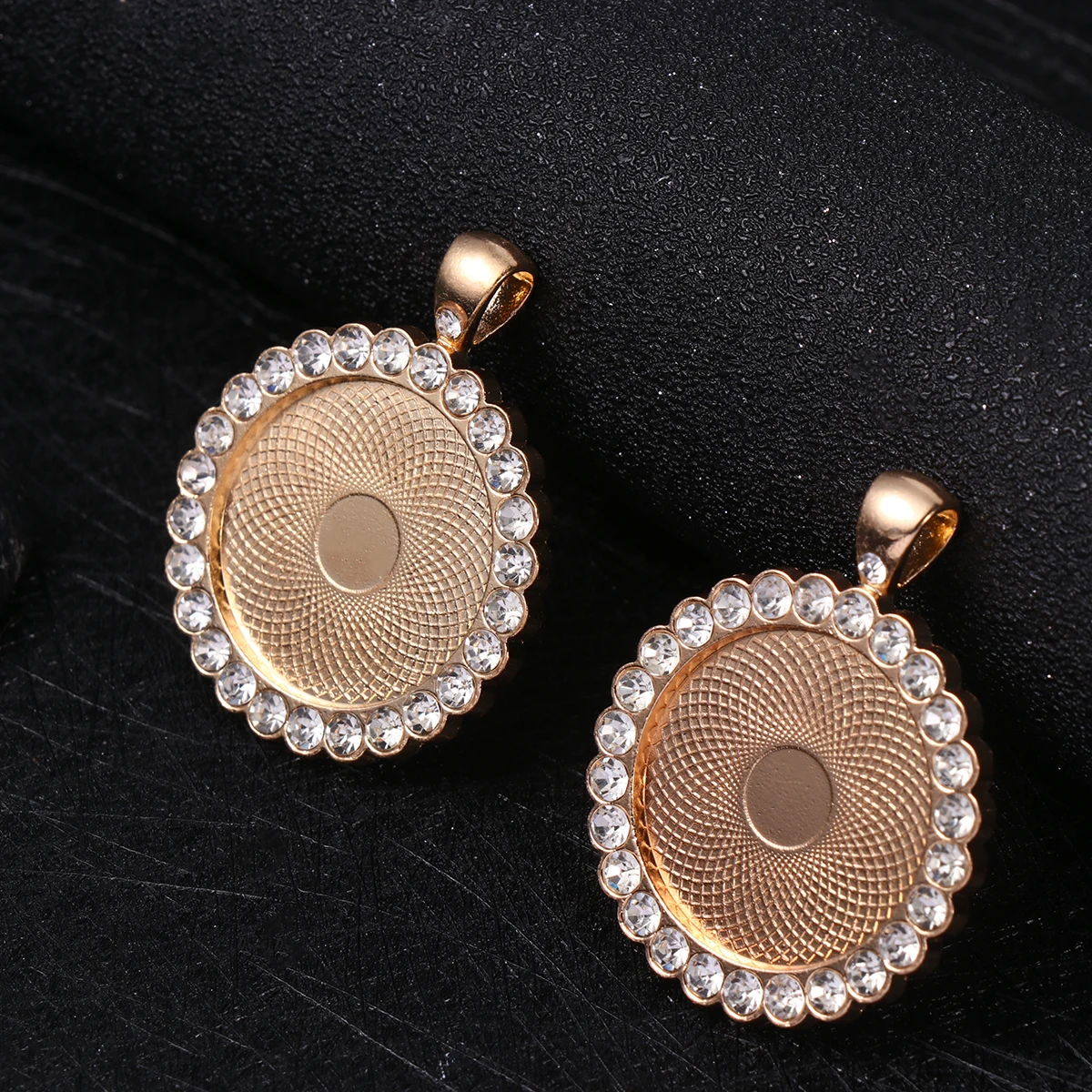 

12 Pcs Round Rhinestone Pendant Parts Shining Crystal DIY Jewelry Accessories Safe Durable Glossy Decorations Round Gem Pendant