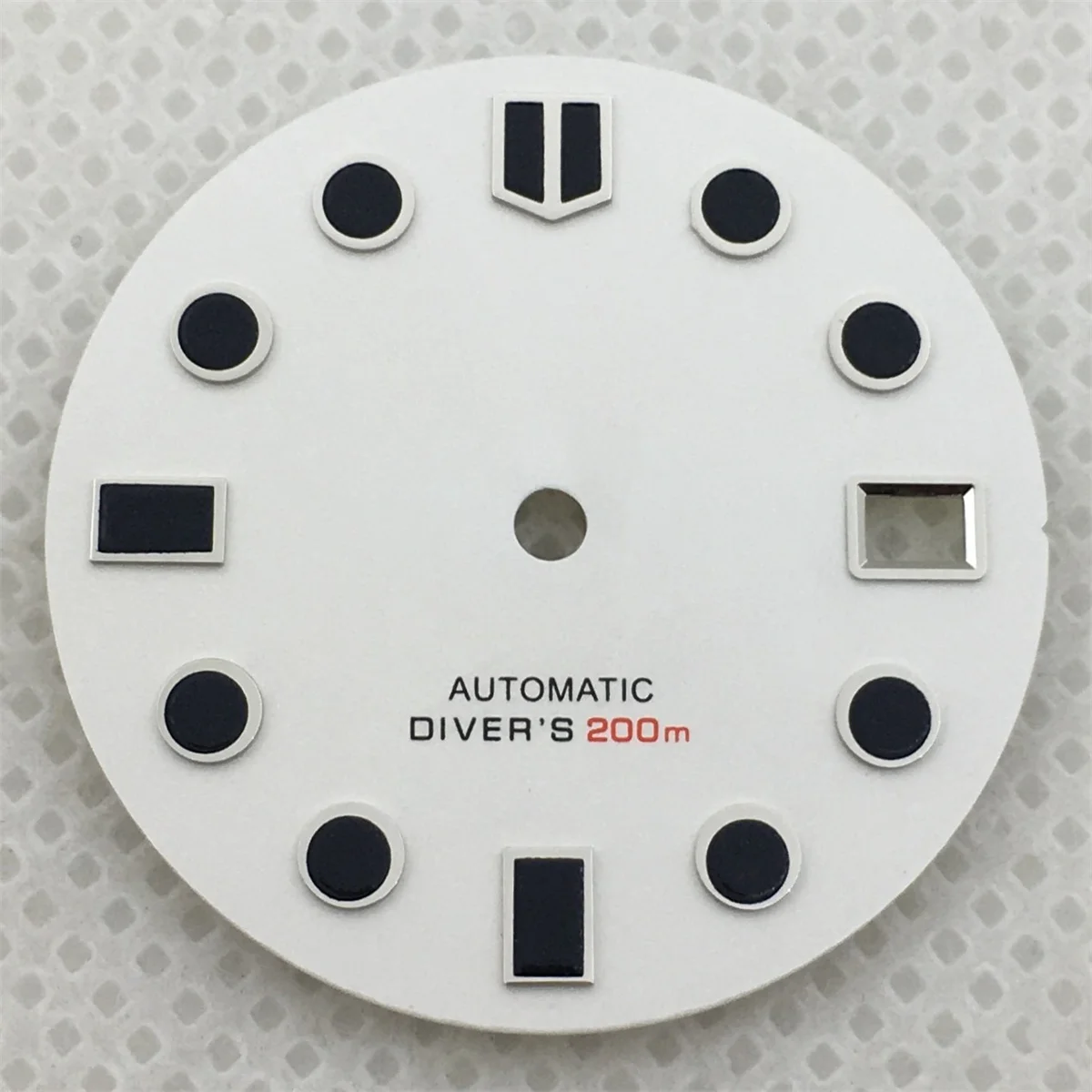 قرص ساعة 29 ملم، قرص مضيء باللونين الأسود والأبيض والأحمر والأخضر مع حركة NH35 NH36