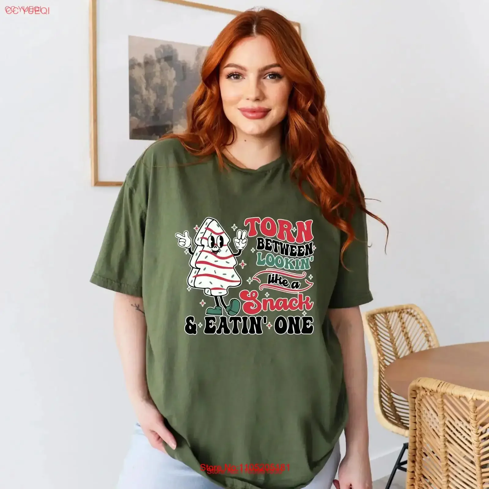 Torn Between Lookin' Like a Snack and Eatin' One T Shirt Retro Christmas Tree Cake Kid Funny vintage Washed fashion homme