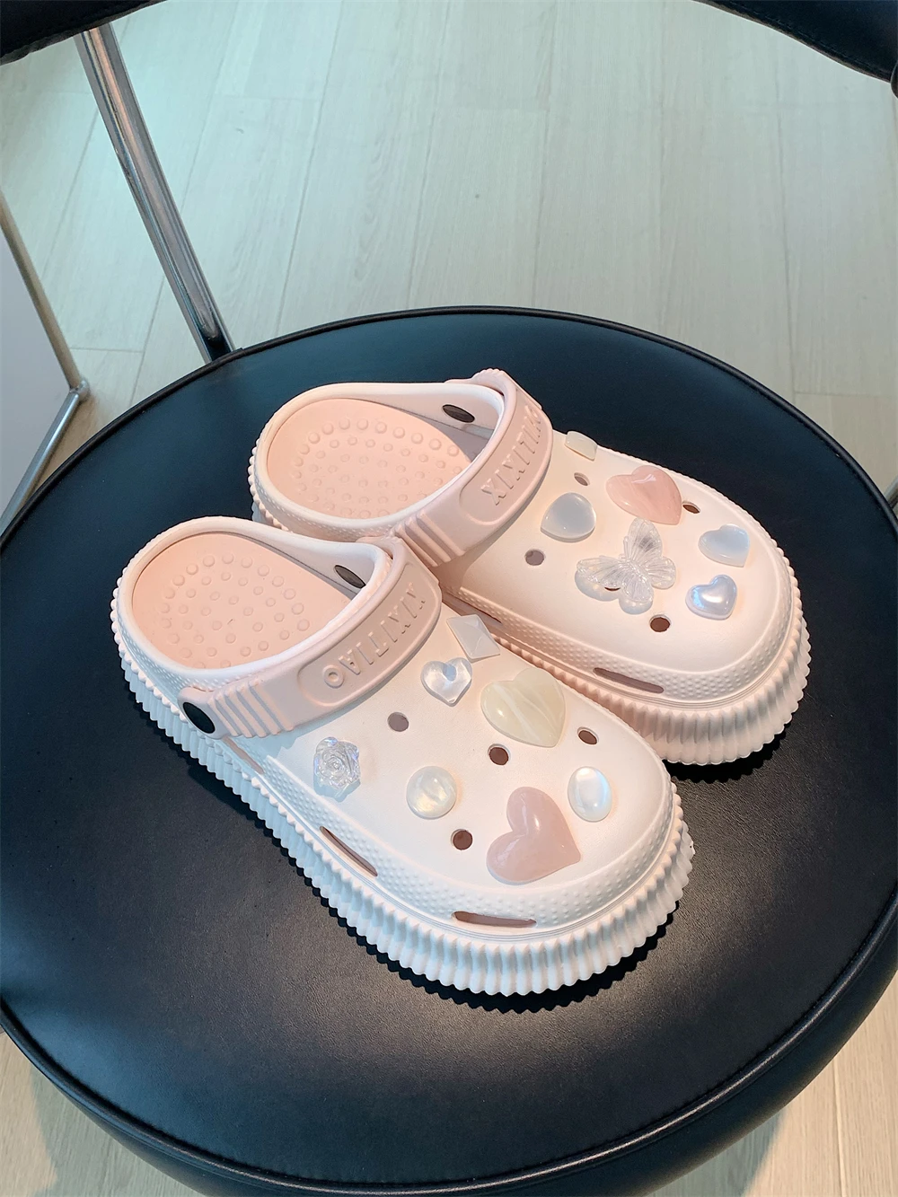 Women Garden Shoes 2024 Summer Vacation Anti Slip Thick Sole Slipper Beach Sandals And Slippers Love Diamond Hole Slippers
