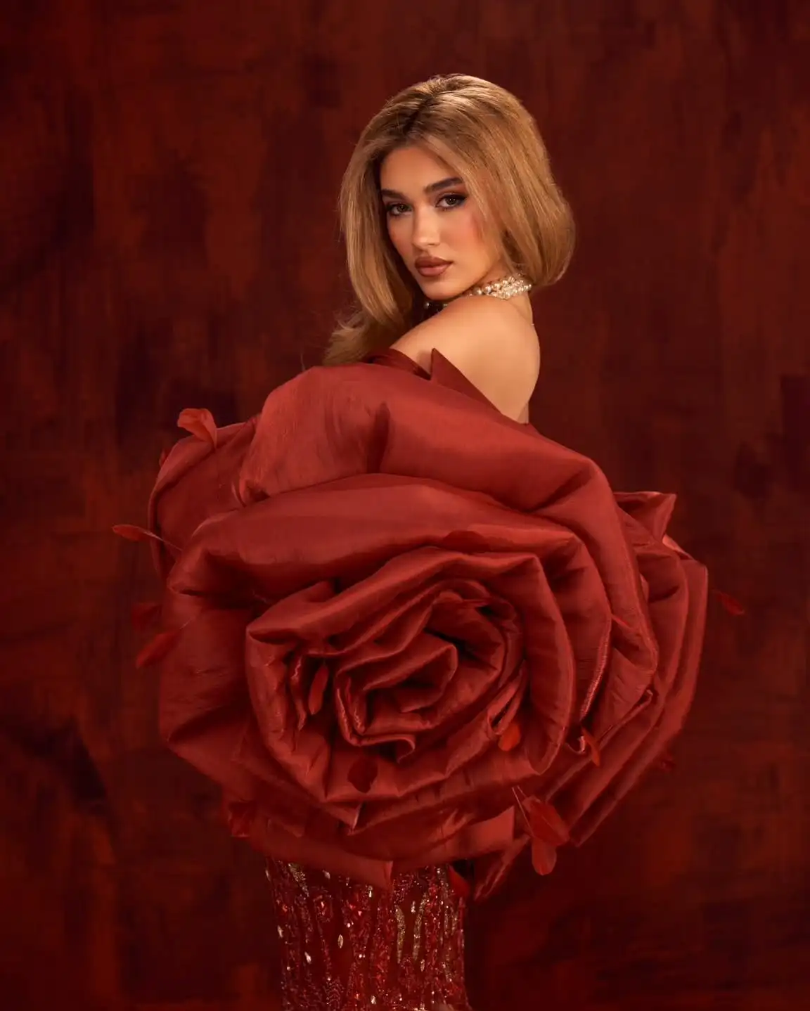 Atemberaubender burgunderroter 3D-Blumen-Statement-Schal für die Hochzeit, luxuriöse Satin-Abendumhänge im Barockstil, Gala-Party-Overlay-Jacken