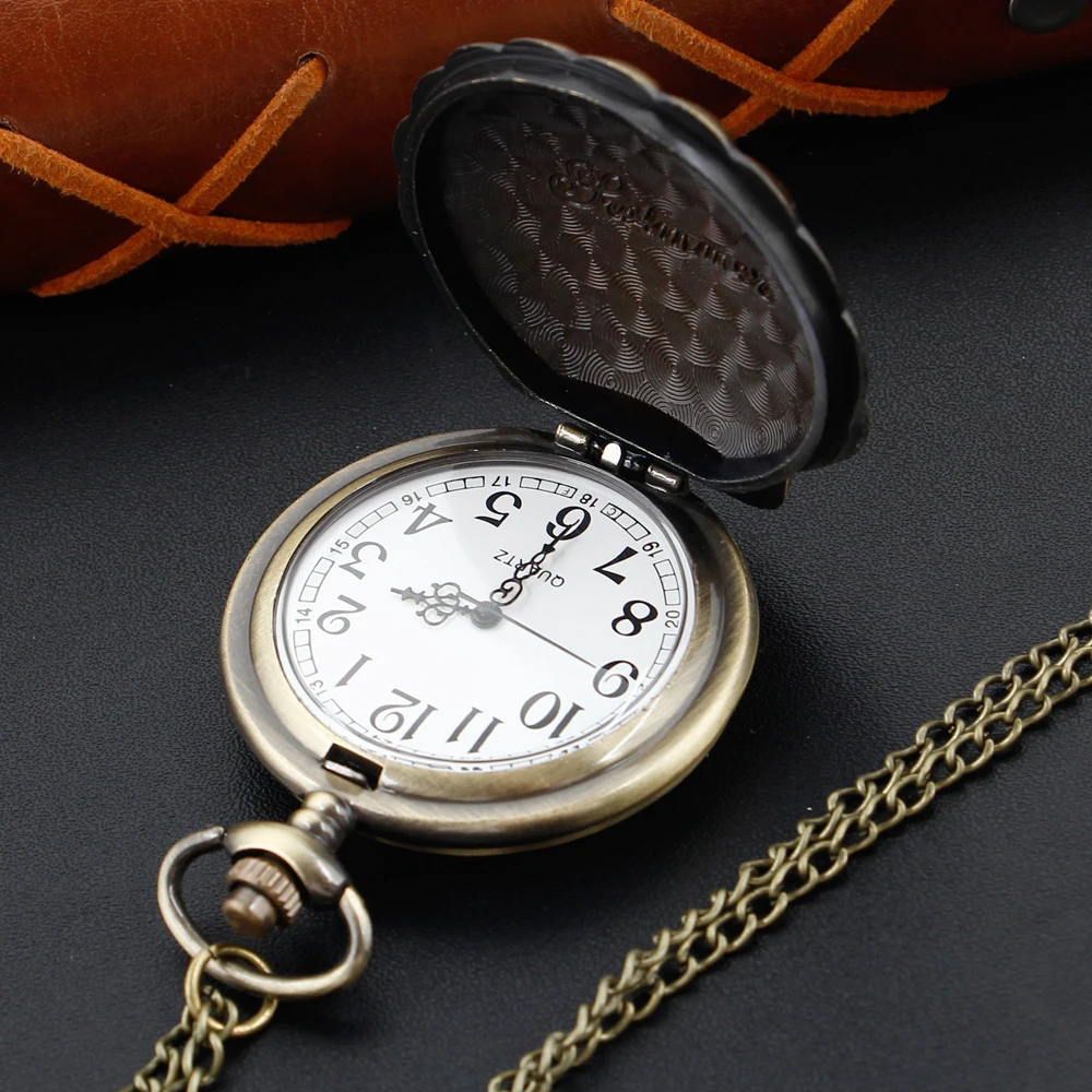 Brons Shell Unieke Vorm Quartz Pocket Horloge Klassiek Retro Heren En Dames Accessoires Ketting Hanger Cadeau