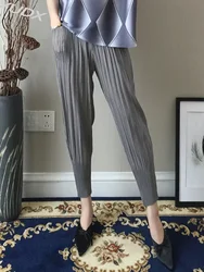 Miyake-calça feminina plissada de lanterna de nove pontos, monocromática, fina, fina, harém de quintal grande, casual, solta, verão, novo, 2023