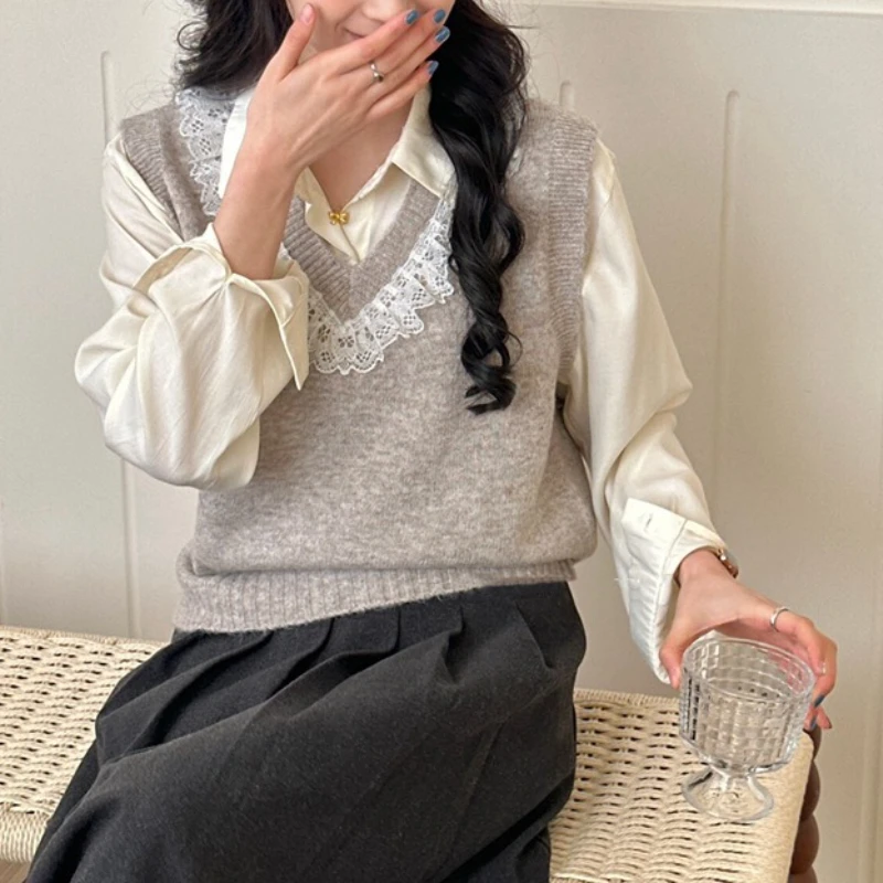 Nuevo Chaleco de punto suelto con cuello en V de encaje, Top corto de otoño e invierno para mujer, suéter sin mangas, chaleco de Color sólido