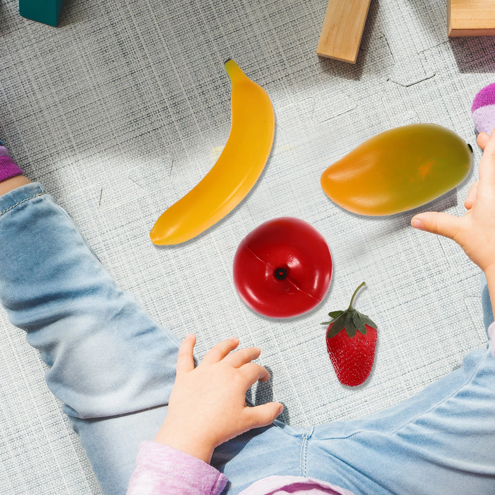 Simulado frutas caixa de areia frutas crianças brinquedo maracas para o bebê abs instrumento de percussão em forma de fruta criança musical shaker