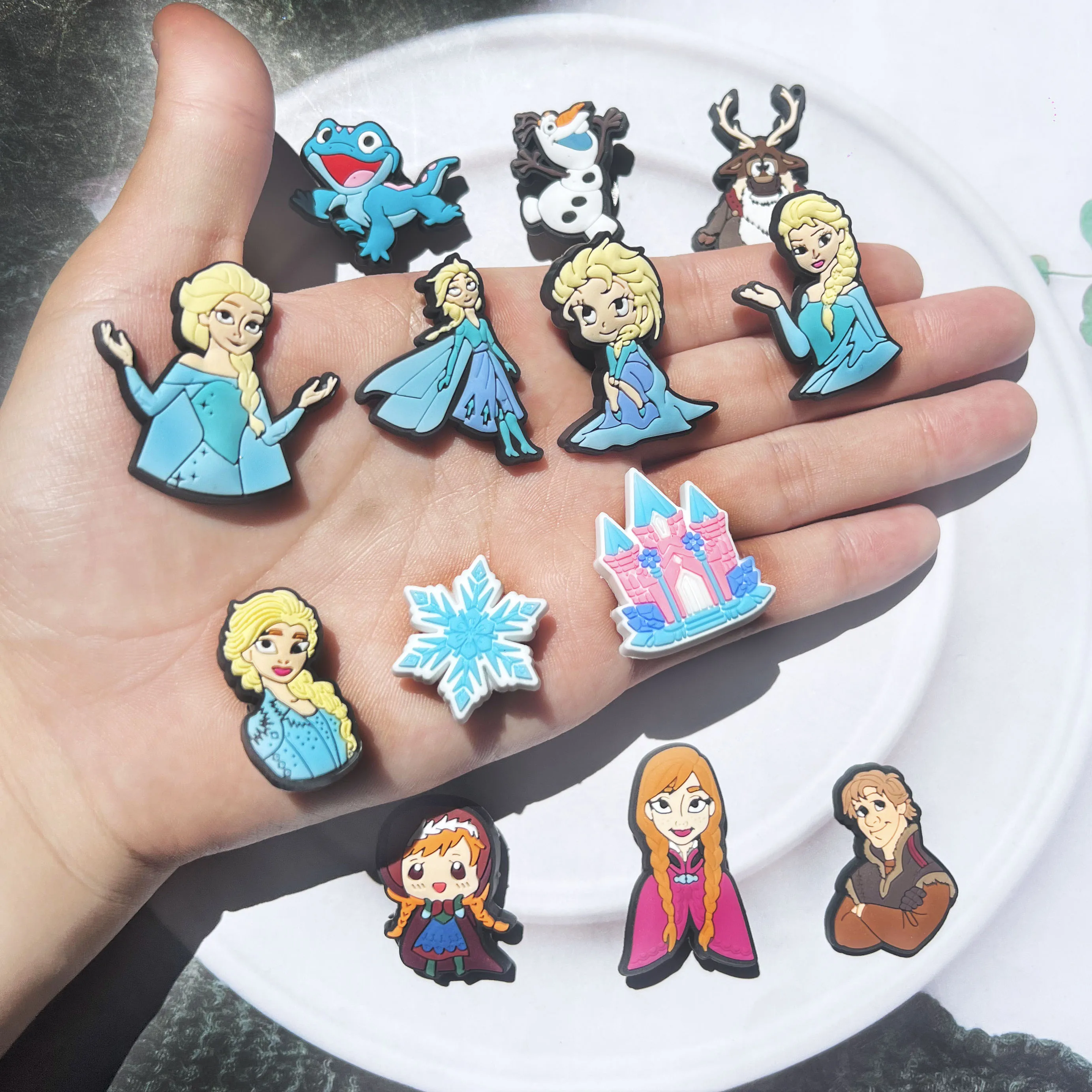 1-13 Uds. Miniso Disney princesa de dibujos animados Frozen Elsa Anna PVC accesorios de colgantes para zapatos hebillas para zapatos pulseras aptas regalo para niñas