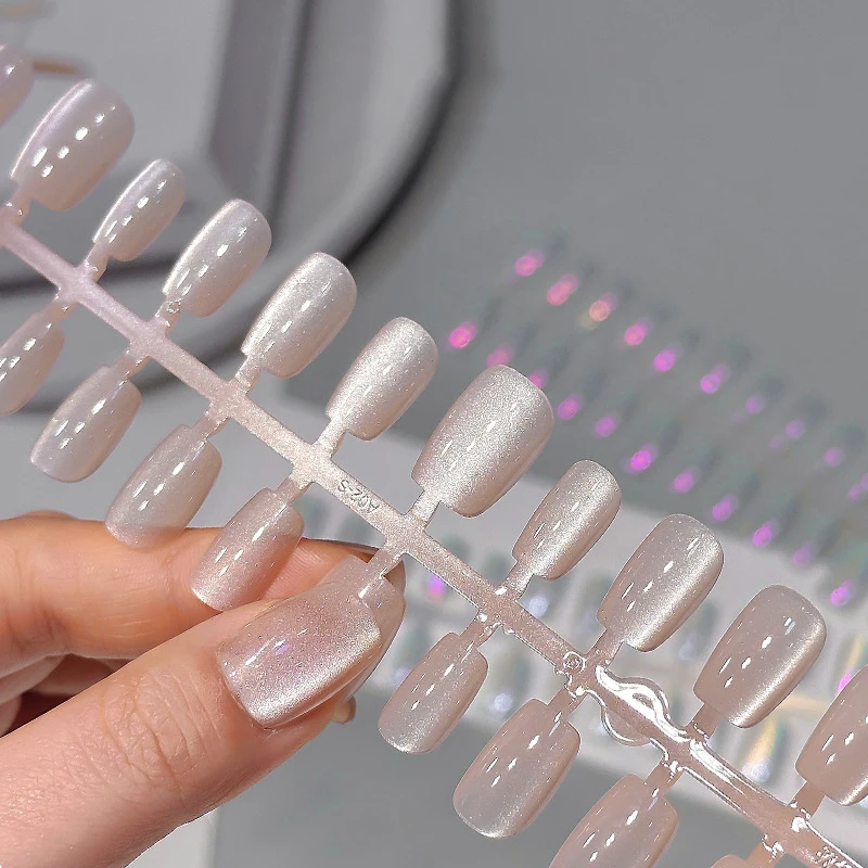 30 pezzi champagne chiaro stampa corta sulle unghie Aurora occhi di gatto pura ballerina decorazione indossabile unghie finte copertura completa punte per unghie