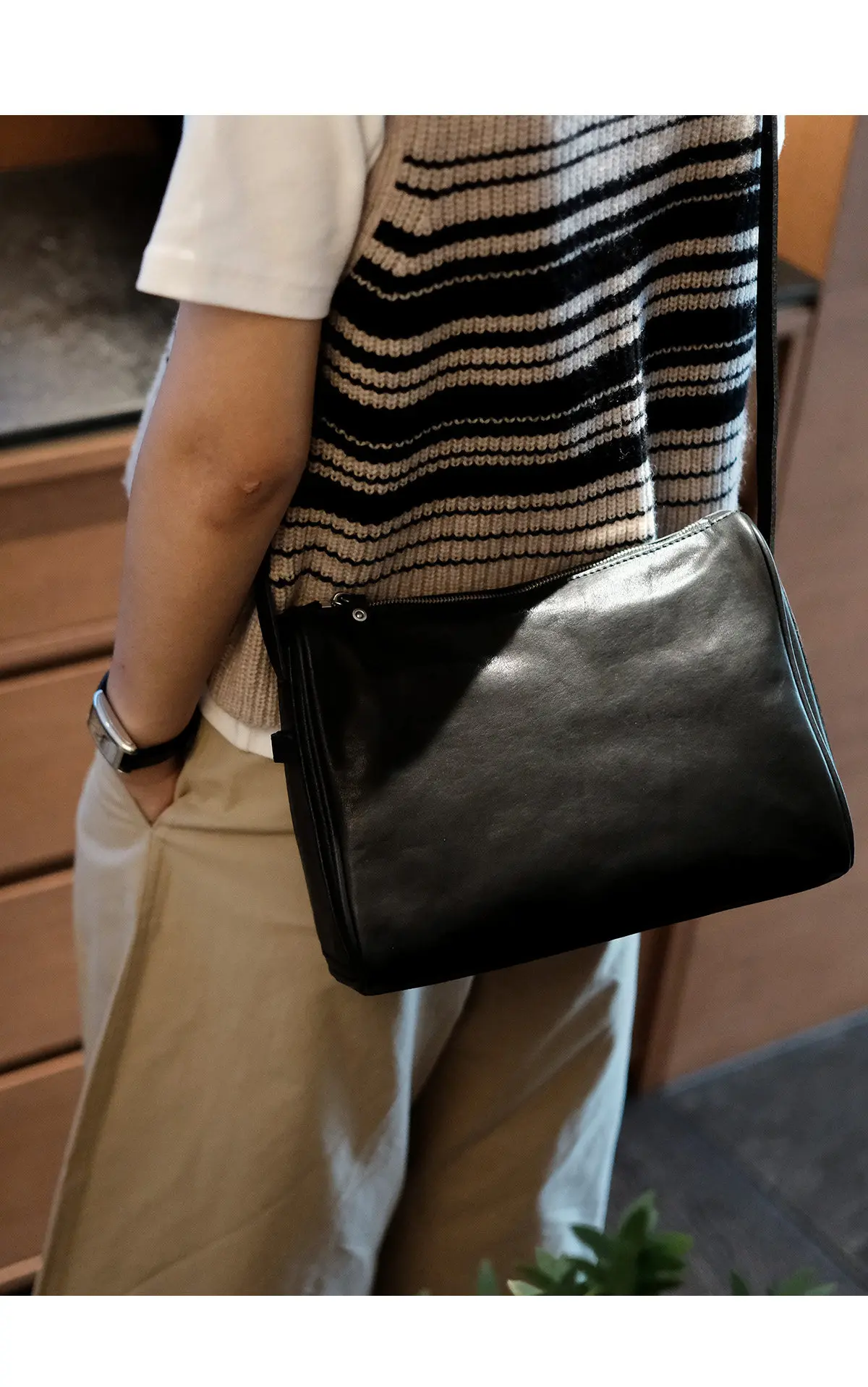 Outdoor-Tagesgepäcktasche aus Rindsleder, Damen-Umhängetasche, lässige Vintage-Designer-Handtasche aus echtem Leder, handgefertigt. – Detail 7