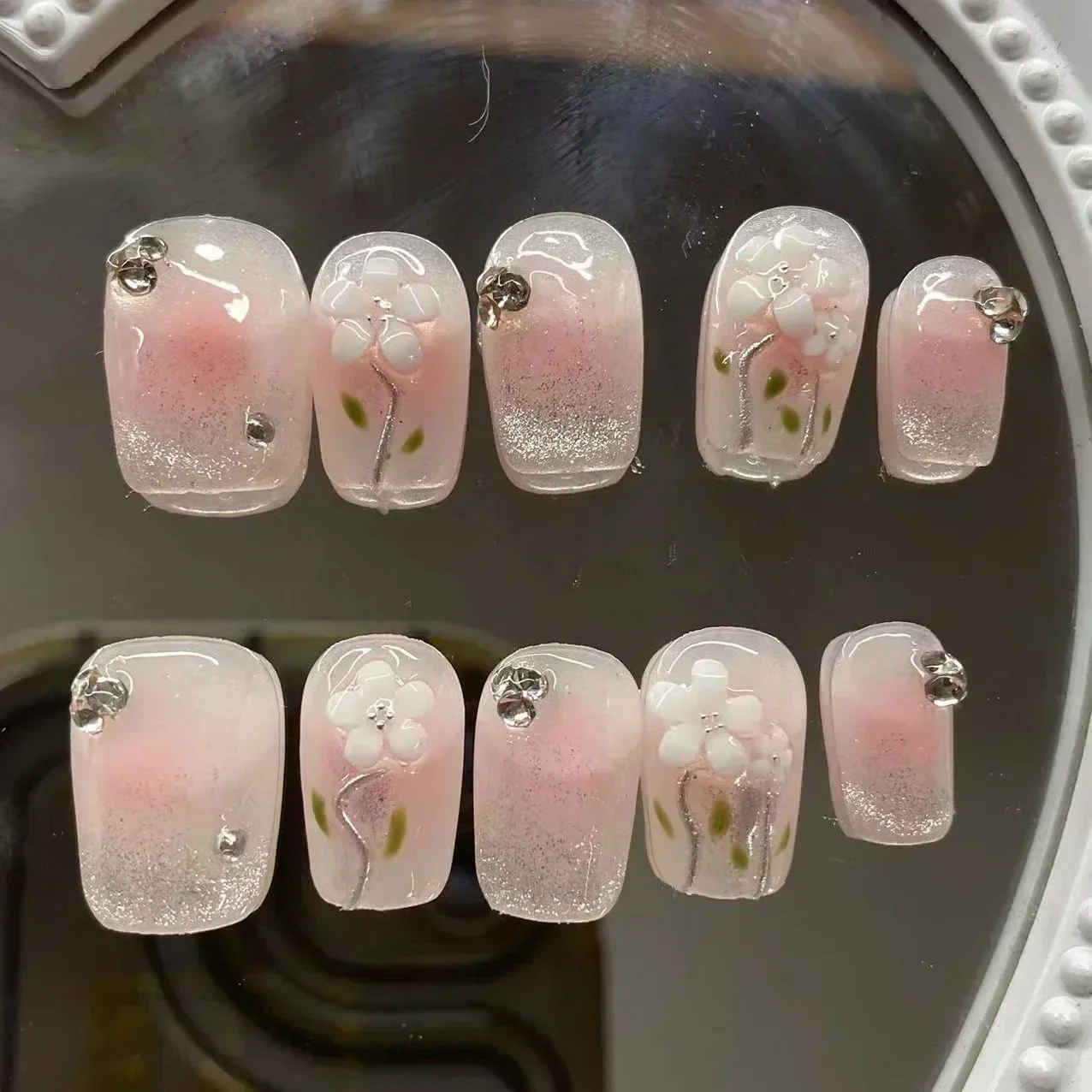 10 Stück Katzenaugen-handgemachte künstliche Nägel mit Bambusblatt-Design, reine Farbe, glänzend, zum Aufdrücken des Nagels im chinesischen Stil, kurze falsche Kunst-Nagelspitzen