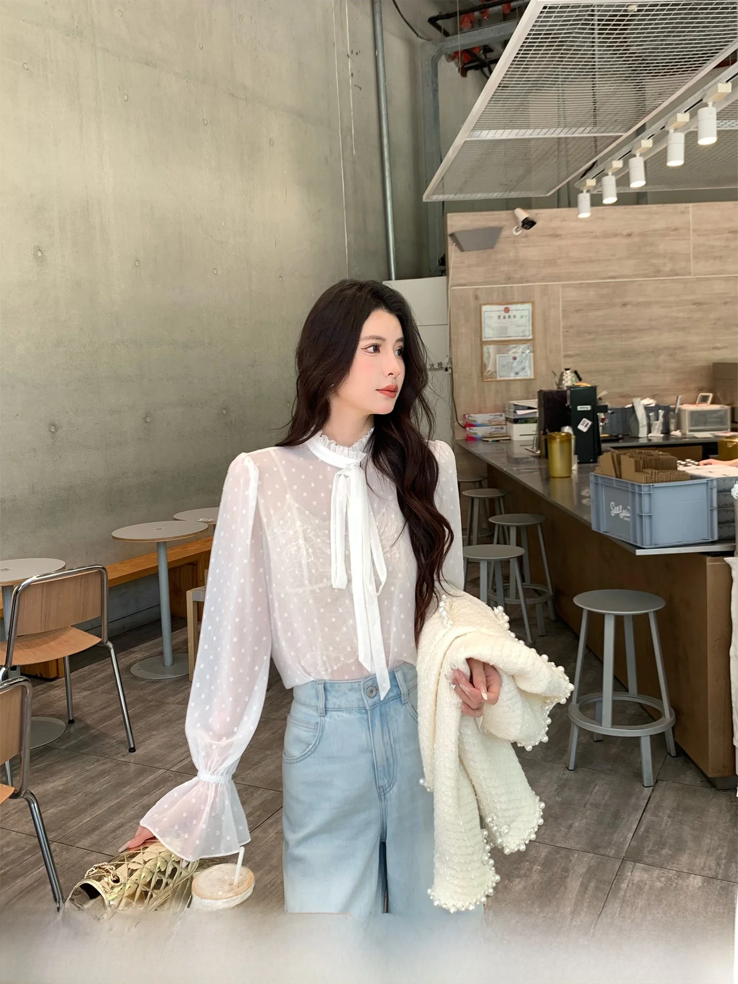 

Новая женская свободная блузка Lili White Polka Dot Bell Sleeve с длинным рукавом для ранней осени, повседневная, из полиэфирного волокна, KUN