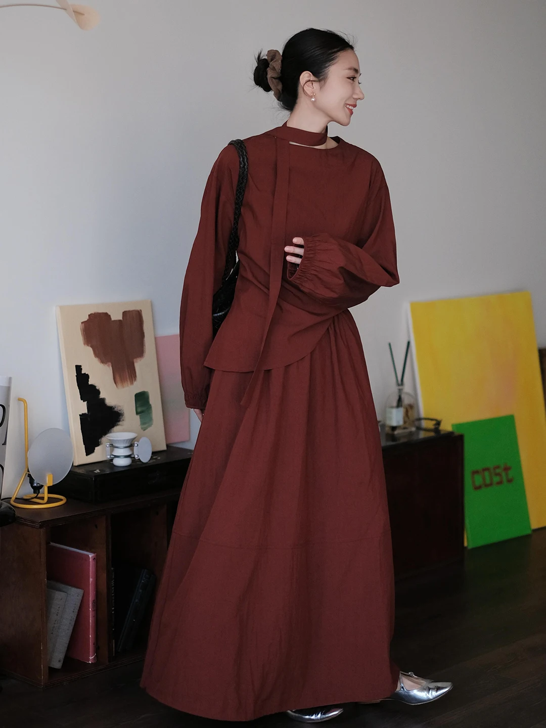 Red Casual Ensemble Women's Early Autumn 2026 Hong Kong Style High-End Sensation Sash Shirt Half Skirt Two-Piece Set