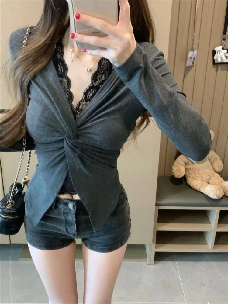 

Autumn American style spicy girl style patchwork lace V-neck long sleeved T-shirt Harajuku style commuting casual women's top