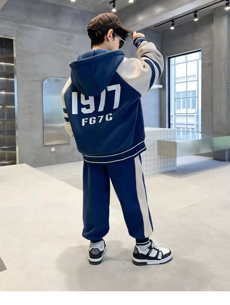 بدلة شتوية للأولاد 2025 طقم مكون من قطعتين من الصوف على الوجهين للشتاء الجديد للأطفال الصغار والكبار لخريف وشتاء الصوف