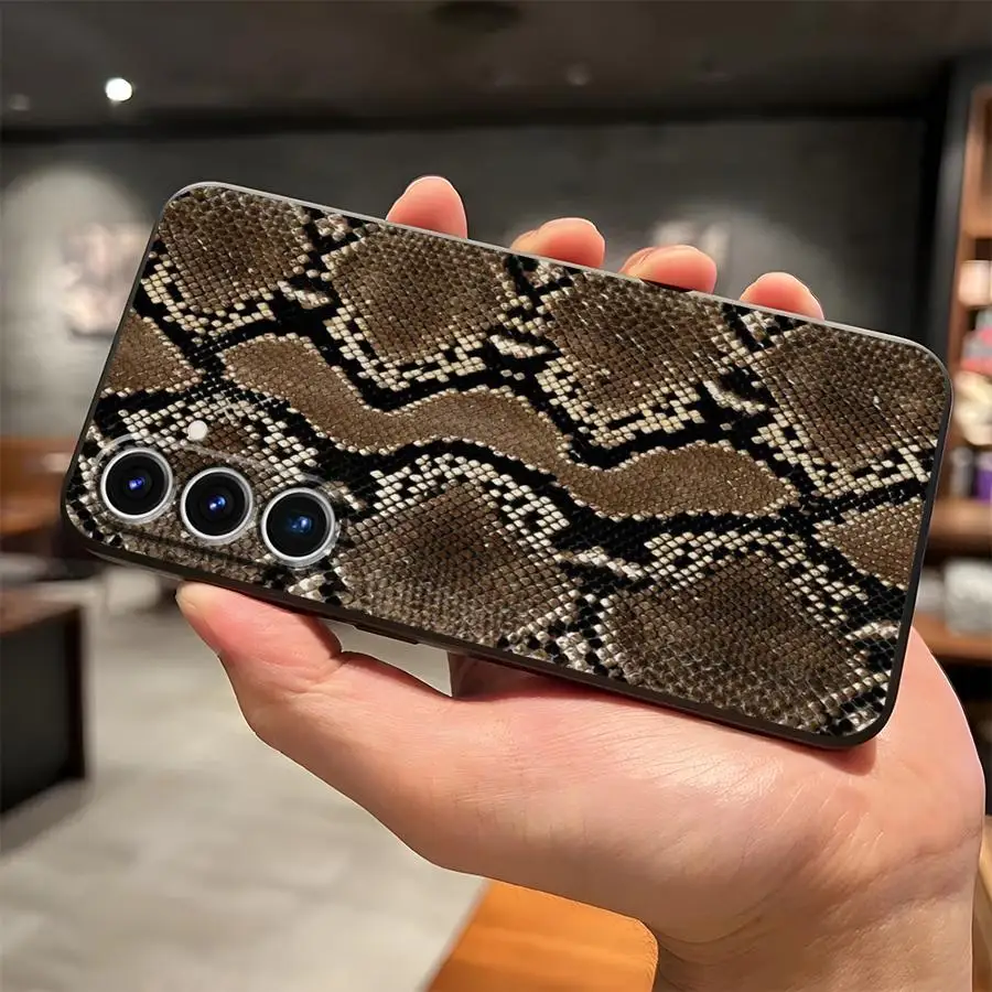 Модный чехол из змеиной кожи для Samsung Galaxy S24 Plus S23 FE S25 Ultra S20 S25+ S9 S21 S22 S24+ Мягкая задняя крышка для телефона